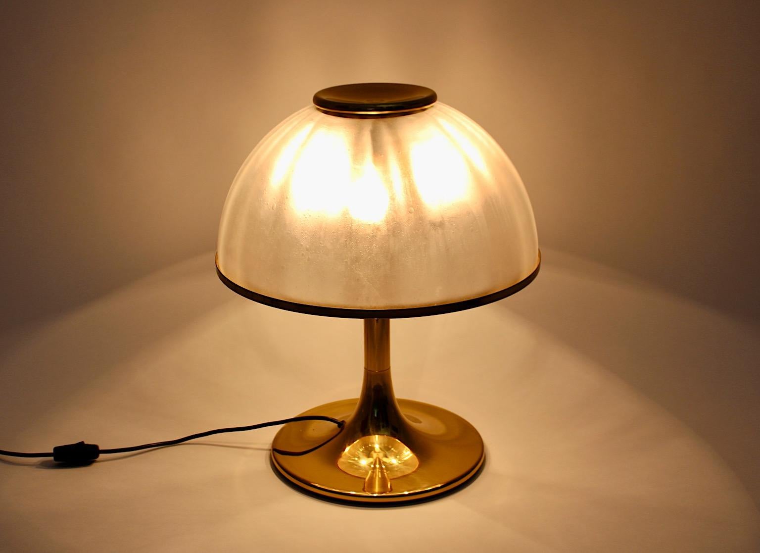 20th Century Hollywood Regency Style Mushroom Brass Glass Table Lamp 1970s Italy For Sale