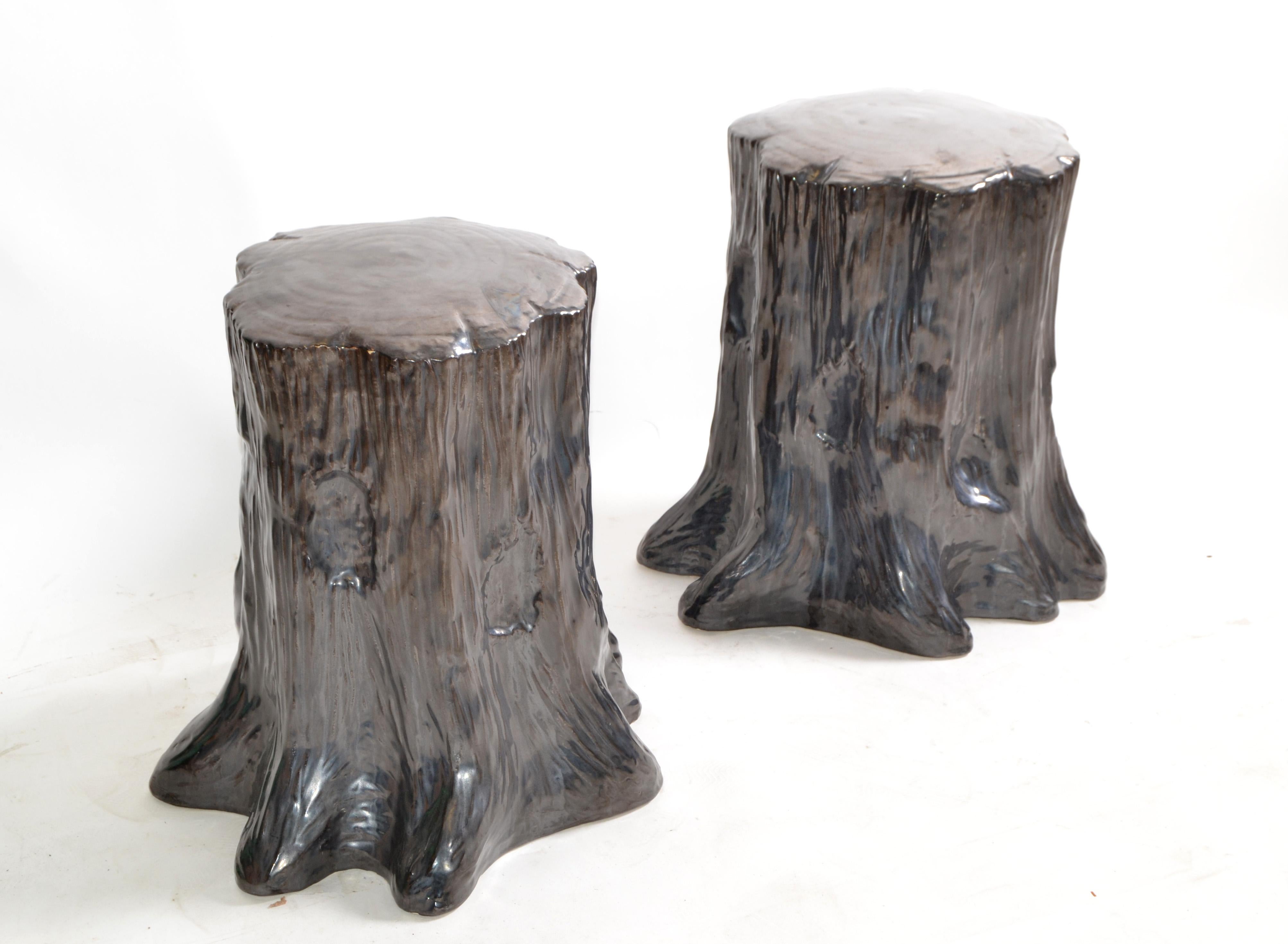 Pair of handcrafted silver / blueish finished ceramic indoor or outdoor side tables, end tables in tree stump look.
Both side tables are in very good original condition.
Classic Hollywood Regency design for Your Garden Setting.