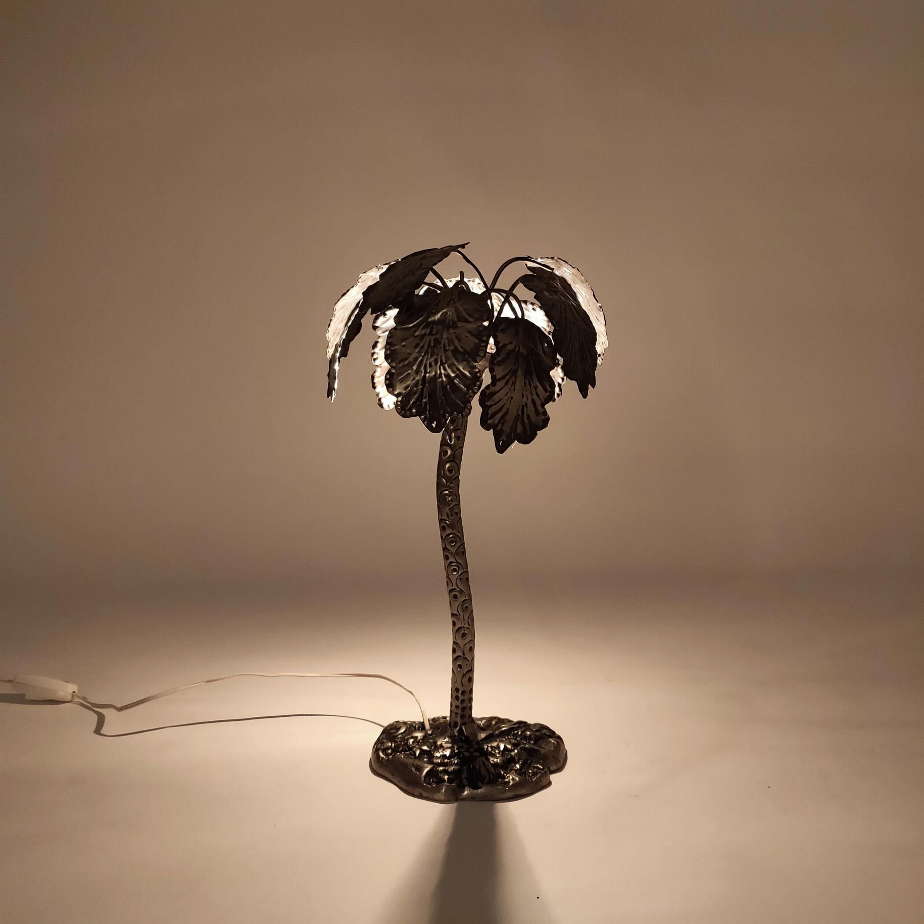 Metal Hollywood Regency style palm-shaped table lamp by Maison Jansen, France, 1950s For Sale