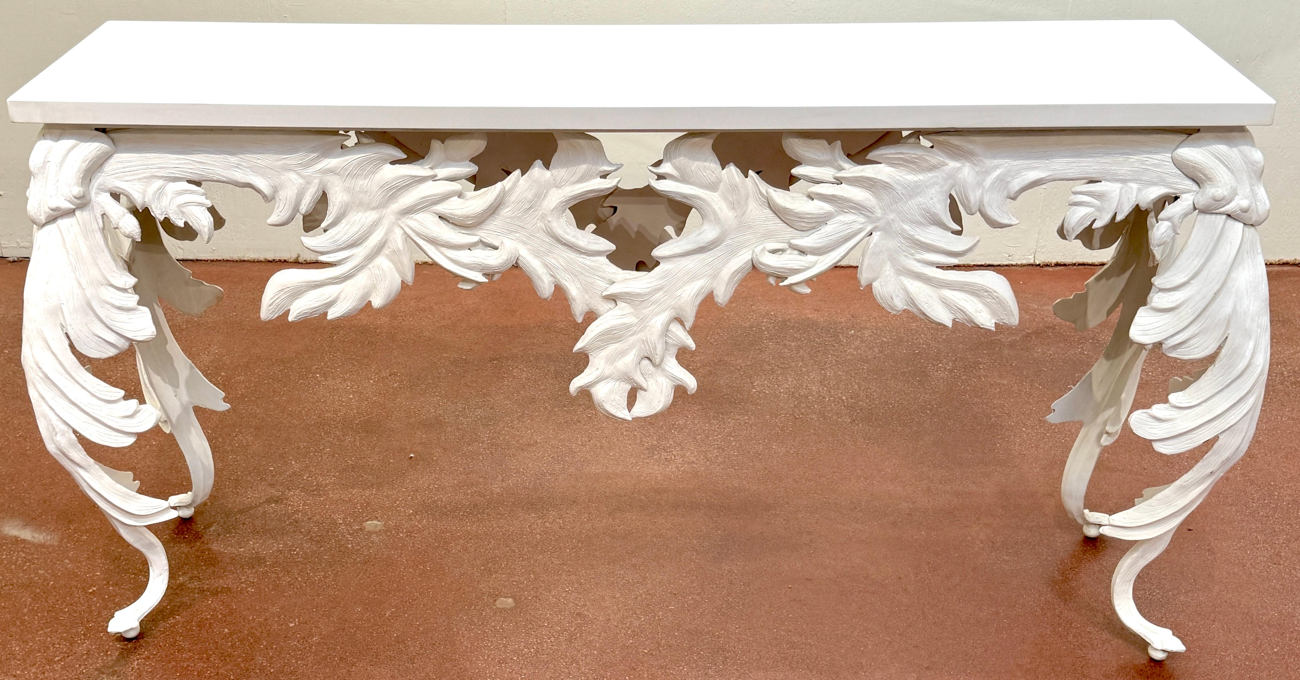 Consola Palmette Estilo Hollywood Regency con Tapa de Piedra de Cuarzo Blanco en venta 2