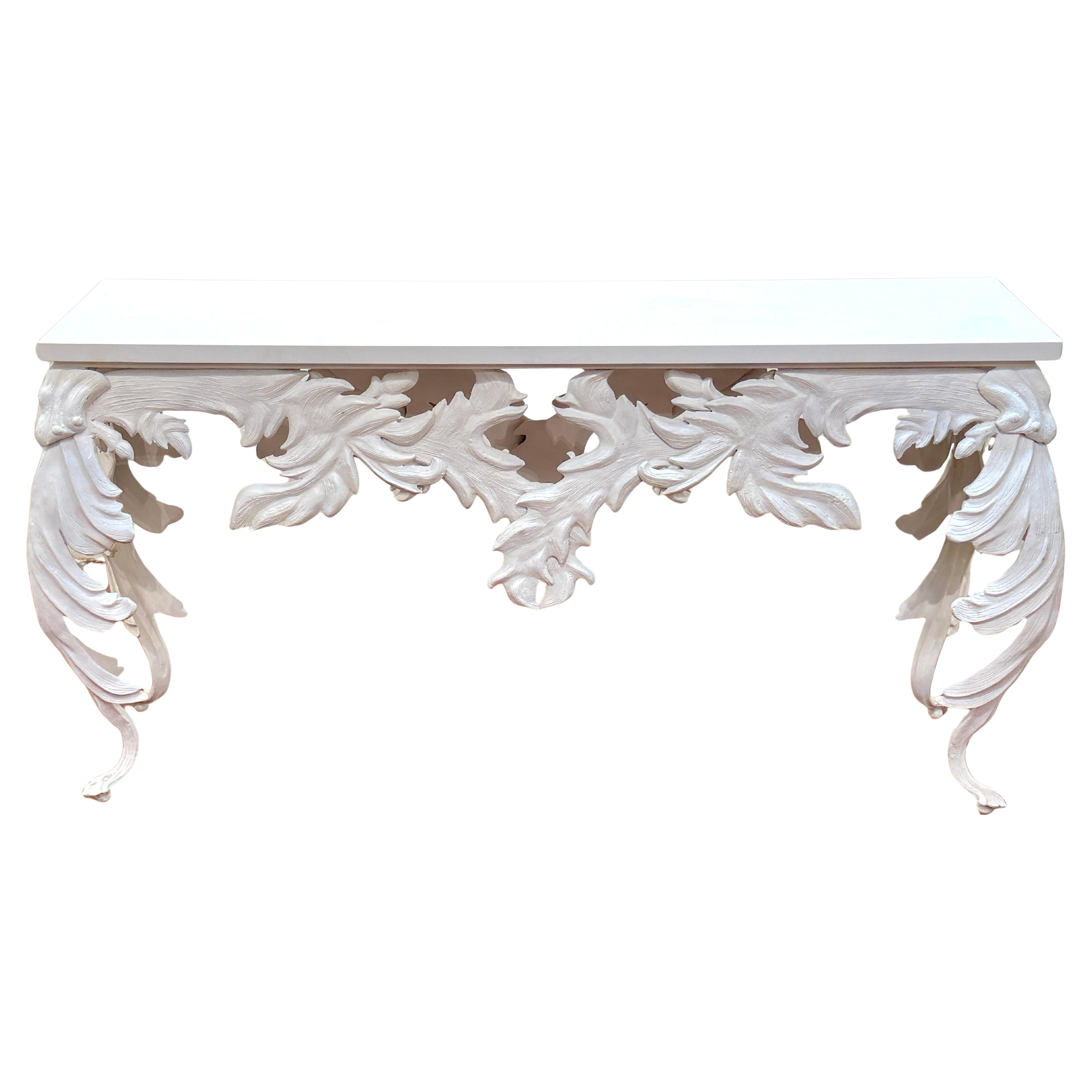 Consola Palmette Estilo Hollywood Regency con Tapa de Piedra de Cuarzo Blanco en venta