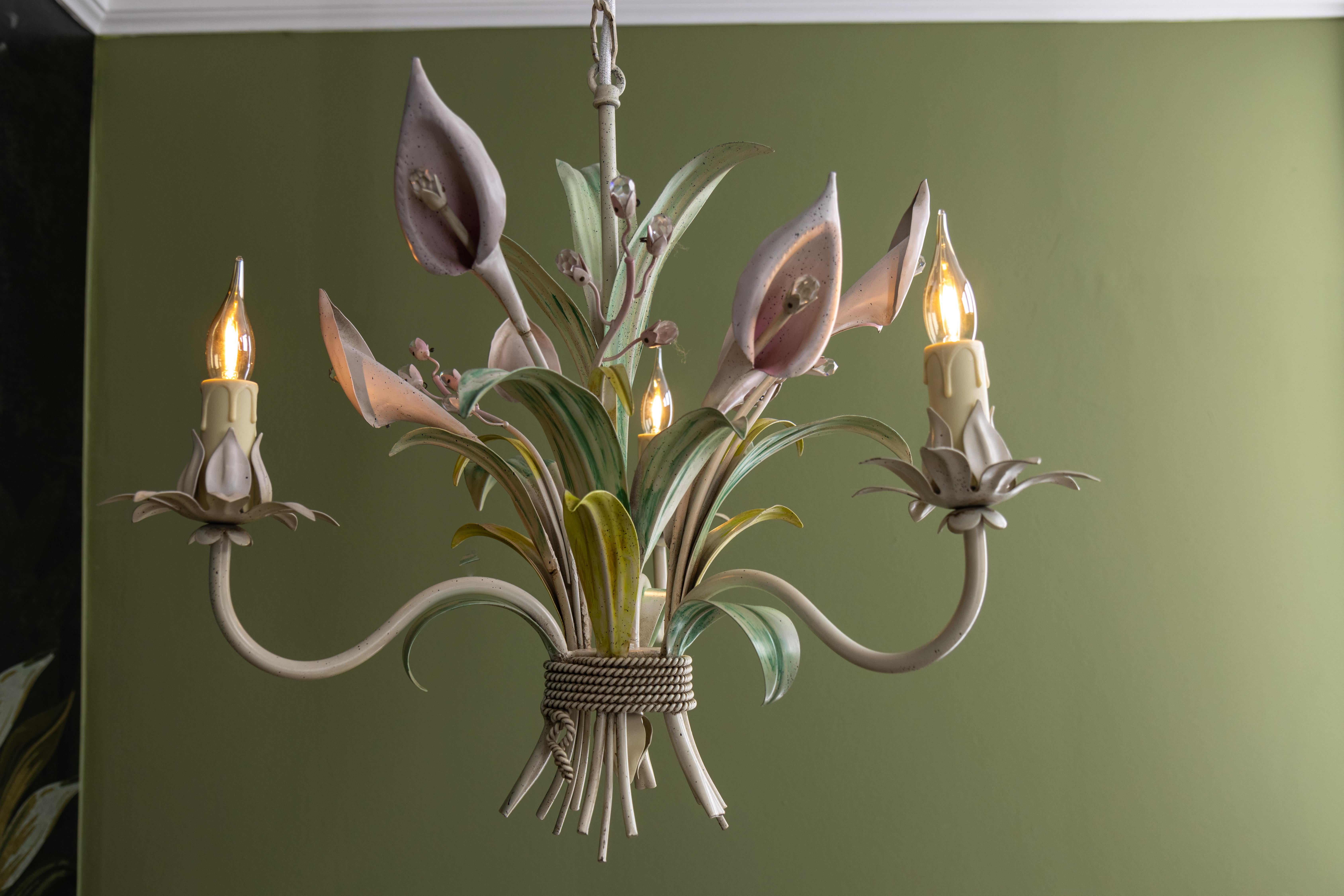 Hollywood Regency-Stil Pastellfarbener Callas Lily Blumenstrauß Metall-Kronleuchter, Hollywood Regency-Stil im Angebot 4