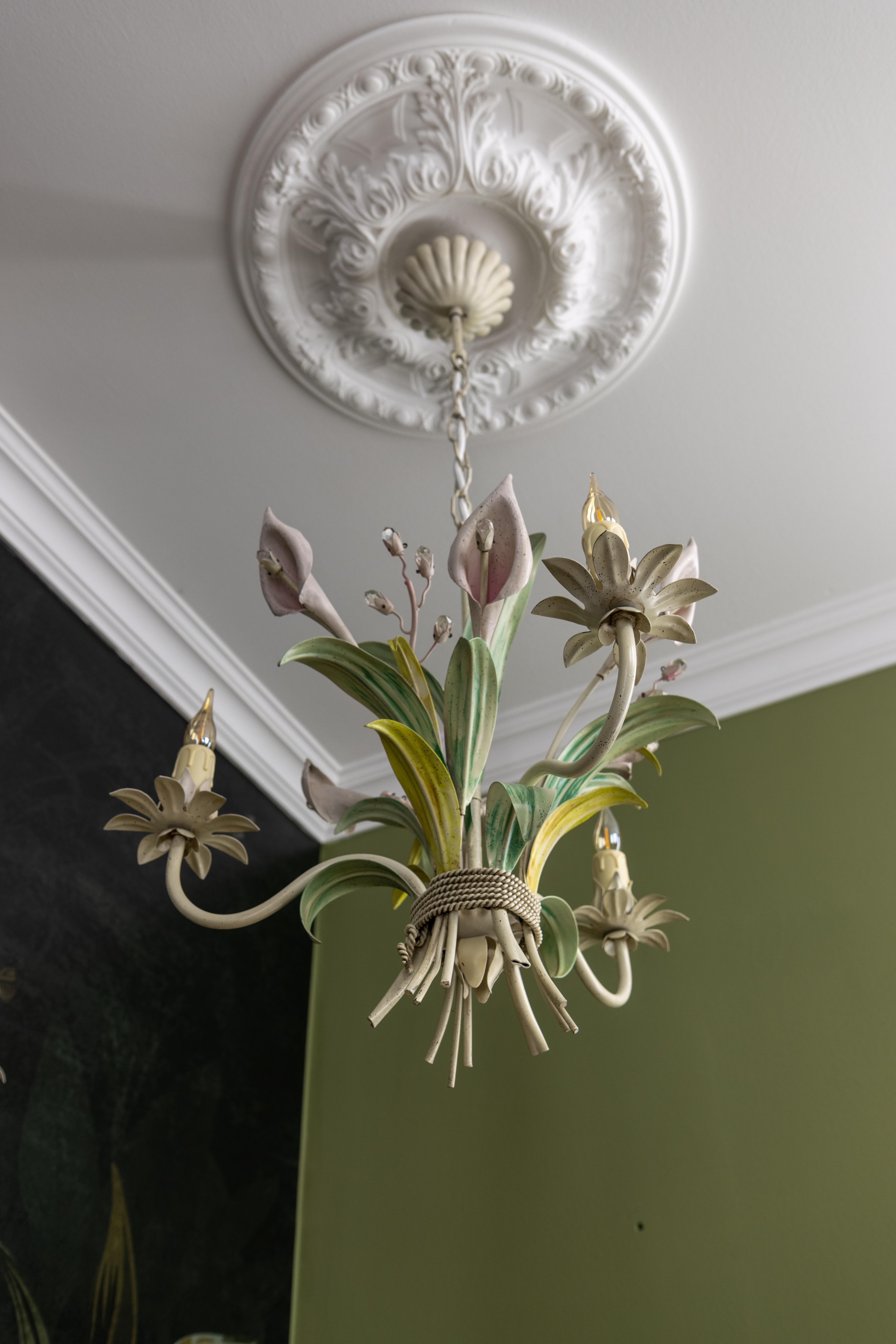 Hollywood Regency-Stil Pastellfarbener Callas Lily Blumenstrauß Metall-Kronleuchter, Hollywood Regency-Stil im Angebot 7