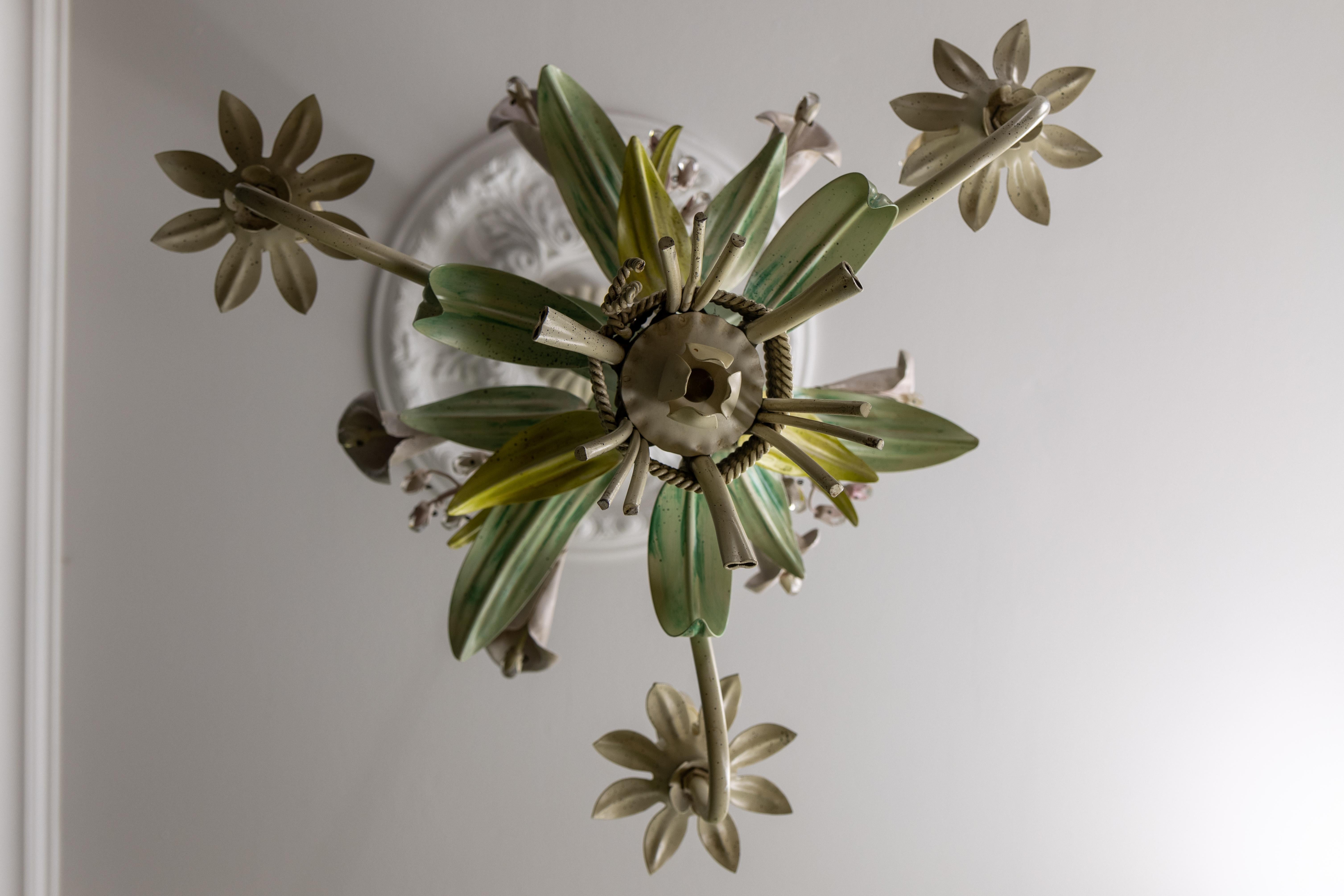 Hollywood Regency-Stil Pastellfarbener Callas Lily Blumenstrauß Metall-Kronleuchter, Hollywood Regency-Stil im Angebot 8