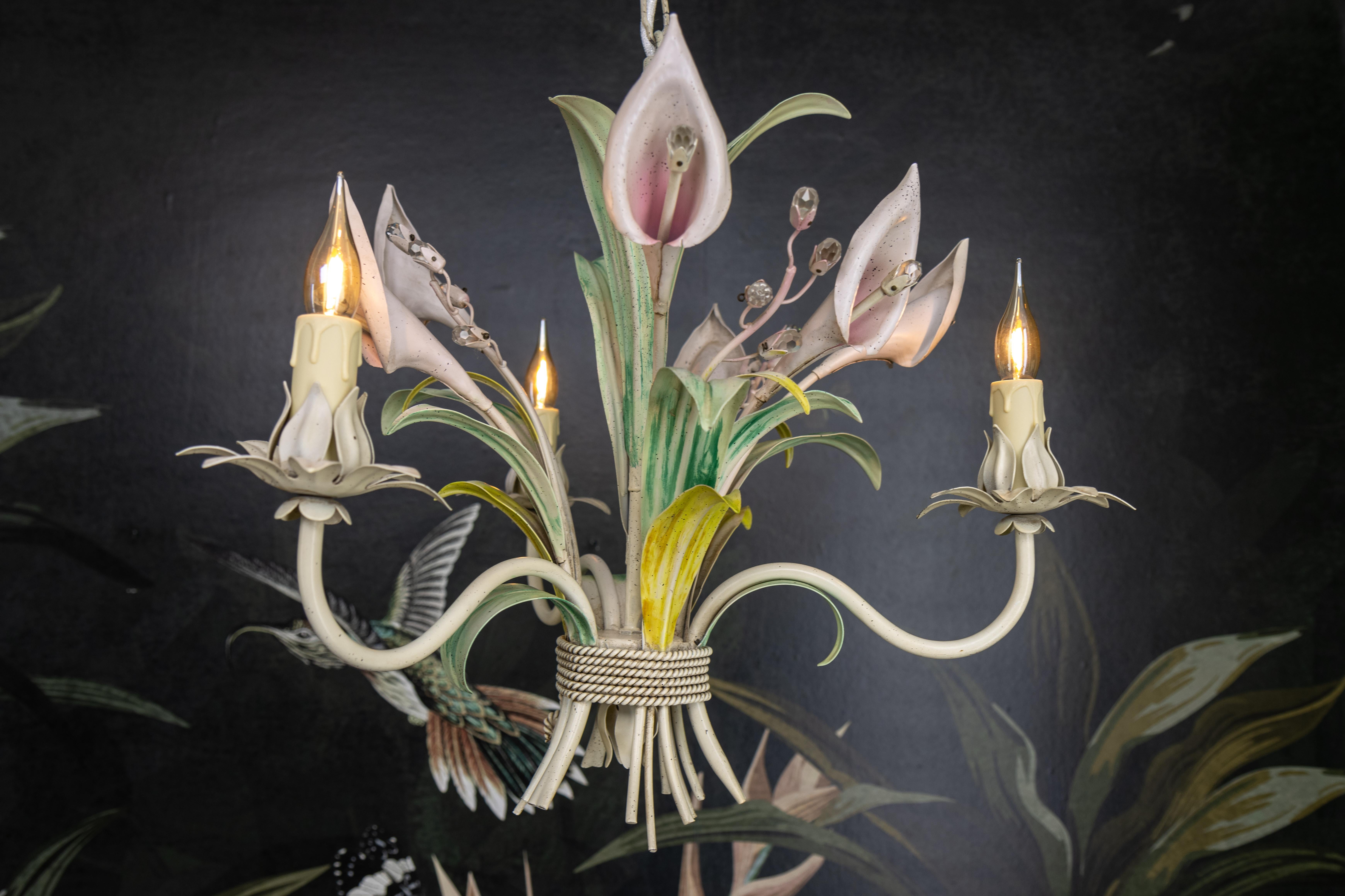 Hollywood Regency-Stil Pastellfarbener Callas Lily Blumenstrauß Metall-Kronleuchter, Hollywood Regency-Stil im Angebot 3