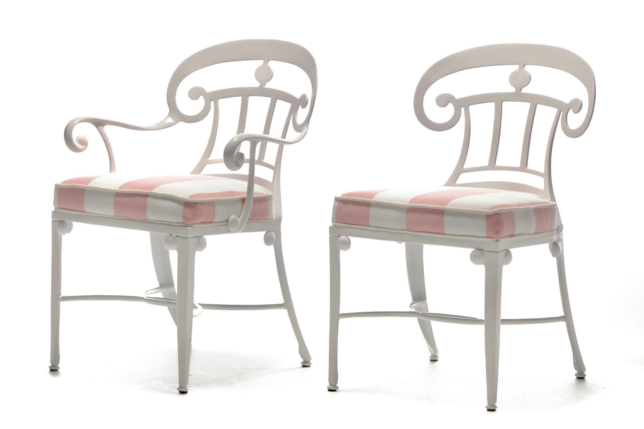 Americano Set di 12 sedie da pranzo bianche per interni e per esterni in stile Hollywood Regency in vendita