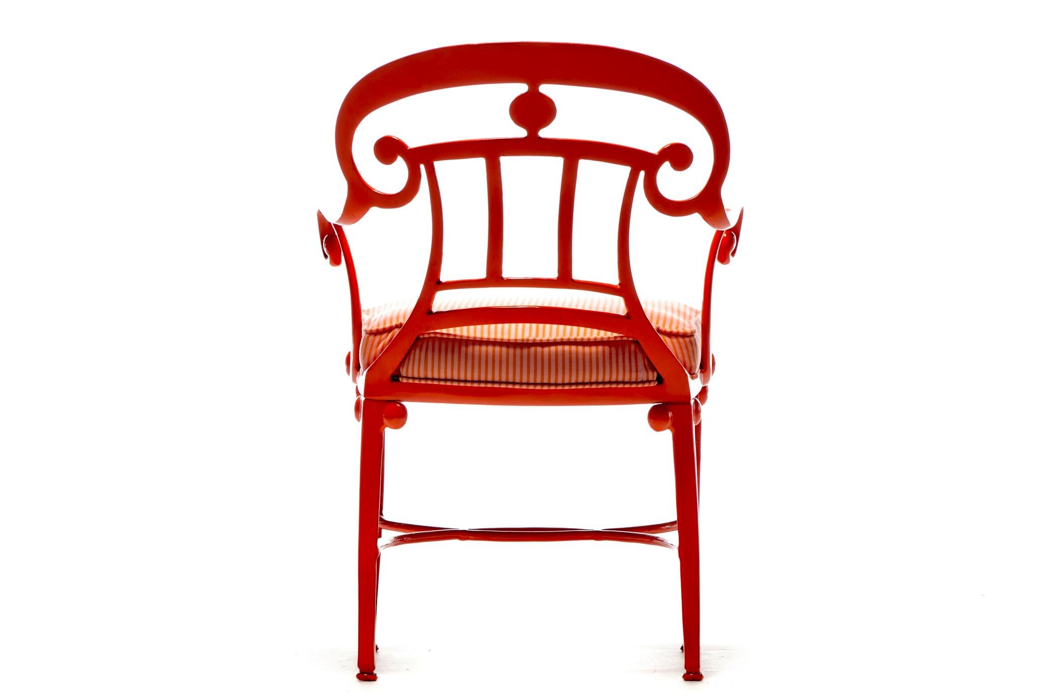 Set di 16 sedie da pranzo per interni e per esterni in stile Hollywood Regency di colore arancione mandarino in vendita 4