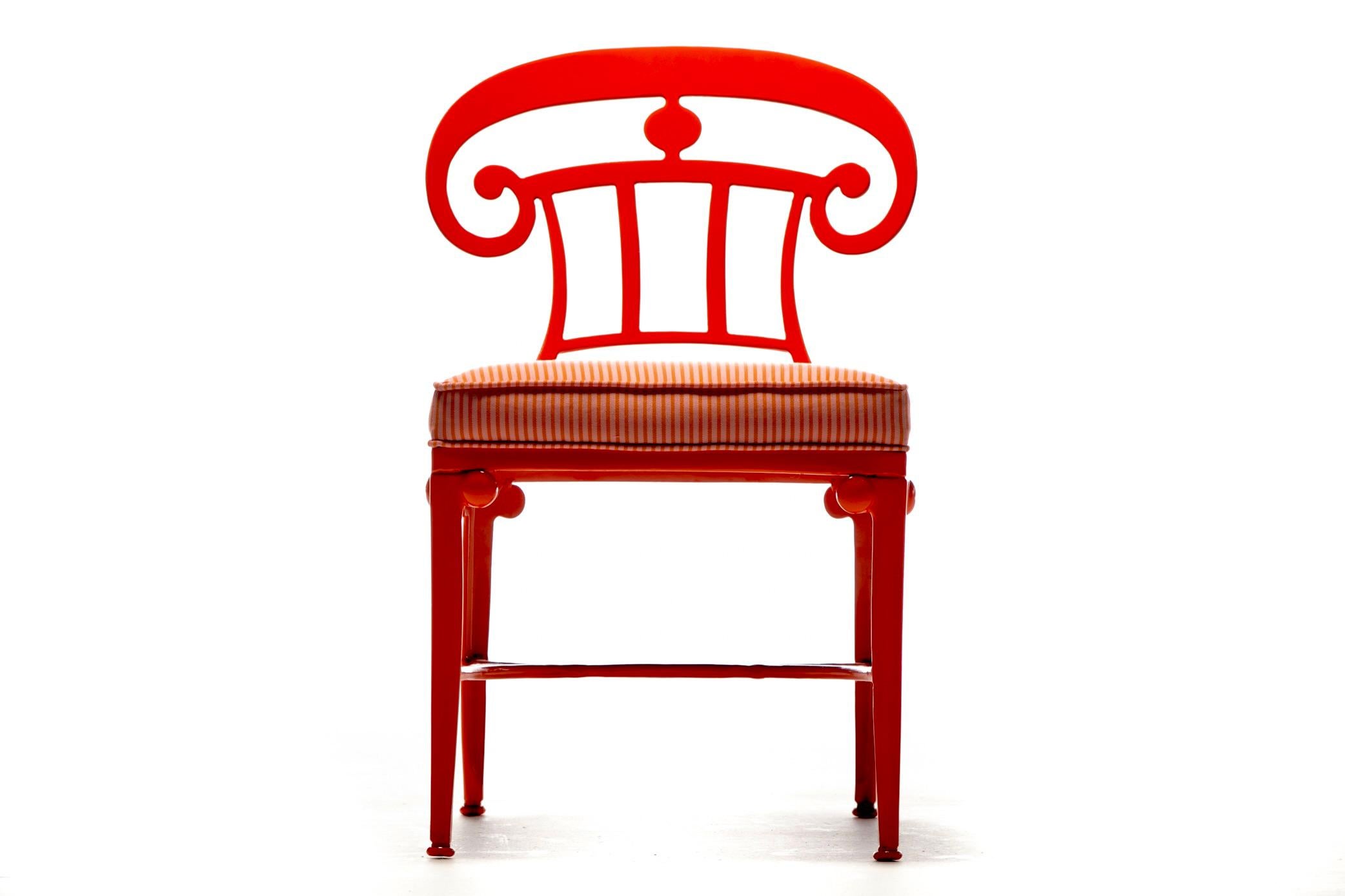 Set di 16 sedie da pranzo per interni e per esterni in stile Hollywood Regency di colore arancione mandarino in vendita 6