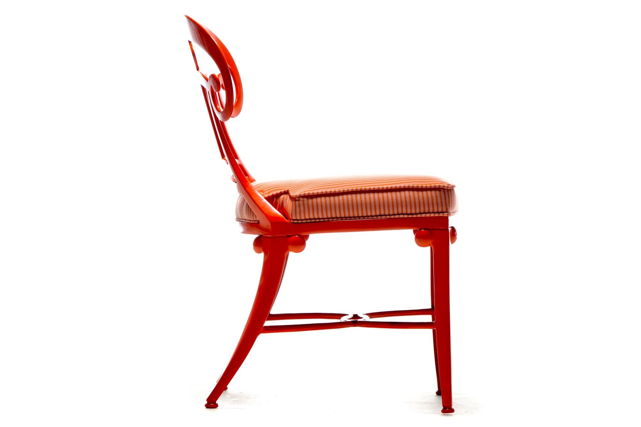 Set di 16 sedie da pranzo per interni e per esterni in stile Hollywood Regency di colore arancione mandarino in vendita 7
