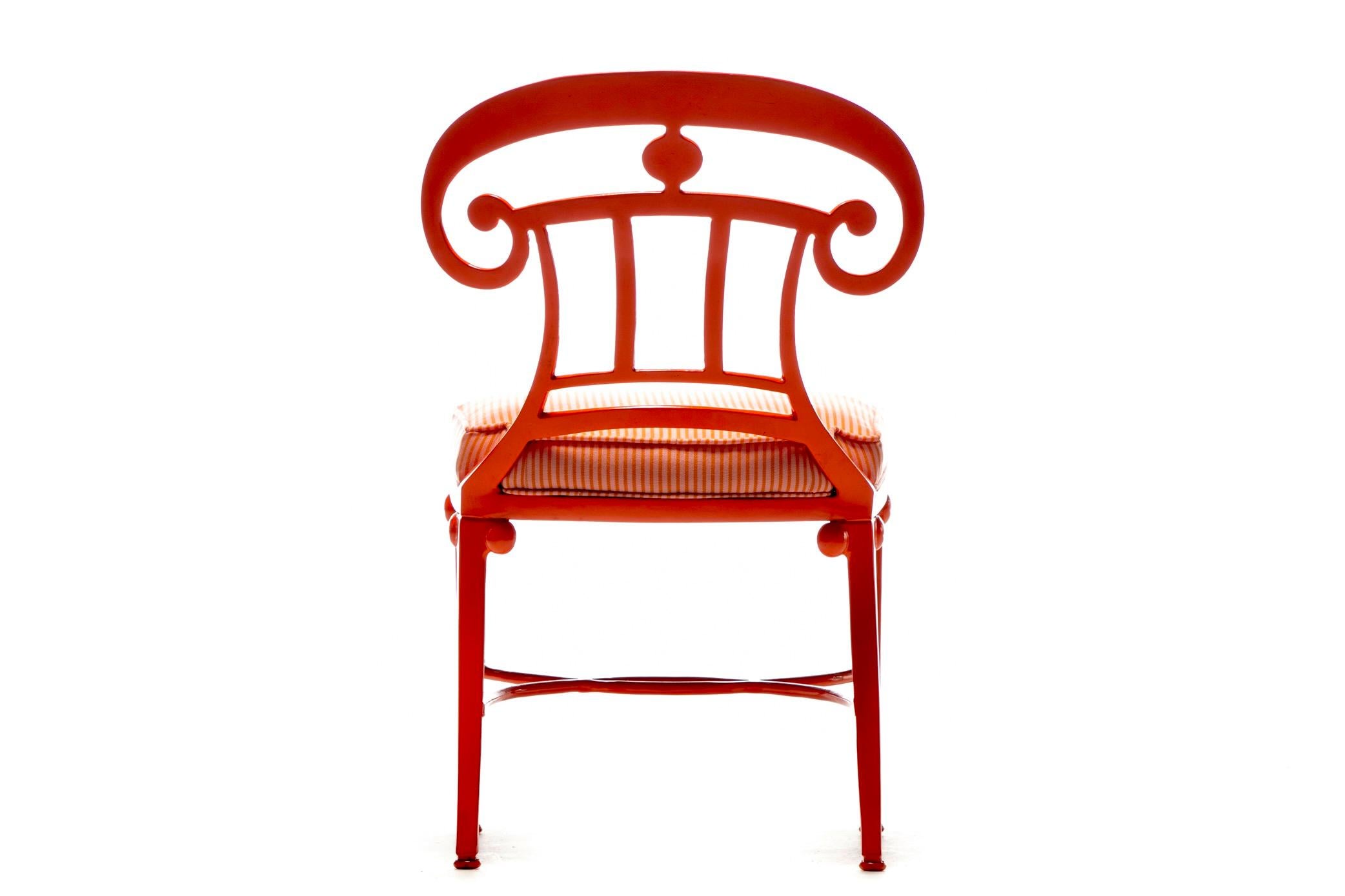 Set di 16 sedie da pranzo per interni e per esterni in stile Hollywood Regency di colore arancione mandarino in vendita 8