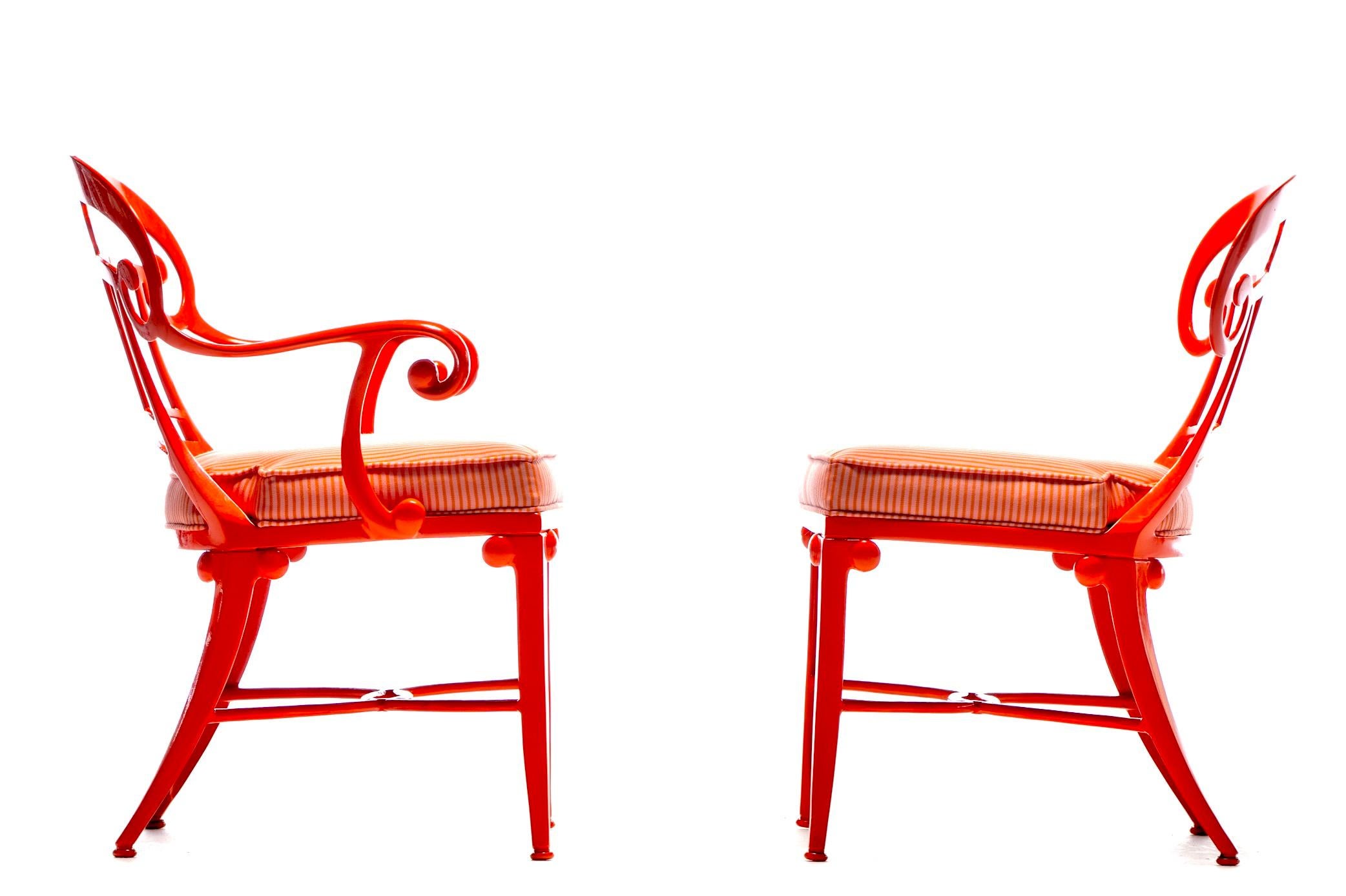 Alluminio Set di 16 sedie da pranzo per interni e per esterni in stile Hollywood Regency di colore arancione mandarino in vendita