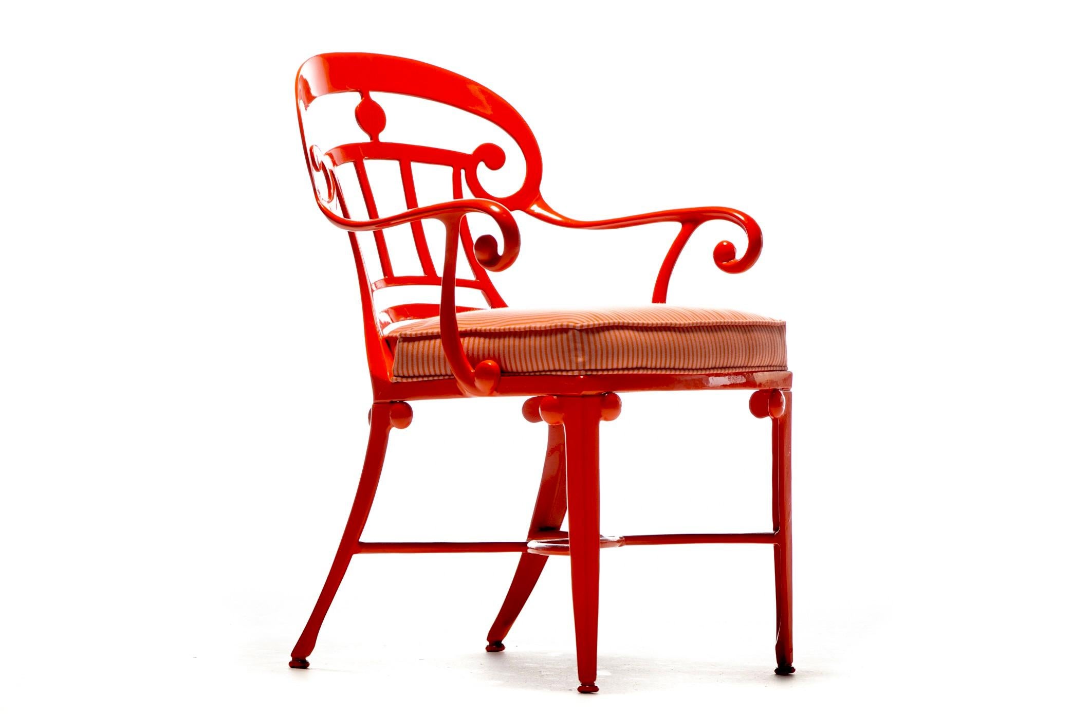 Set di 16 sedie da pranzo per interni e per esterni in stile Hollywood Regency di colore arancione mandarino in vendita 2