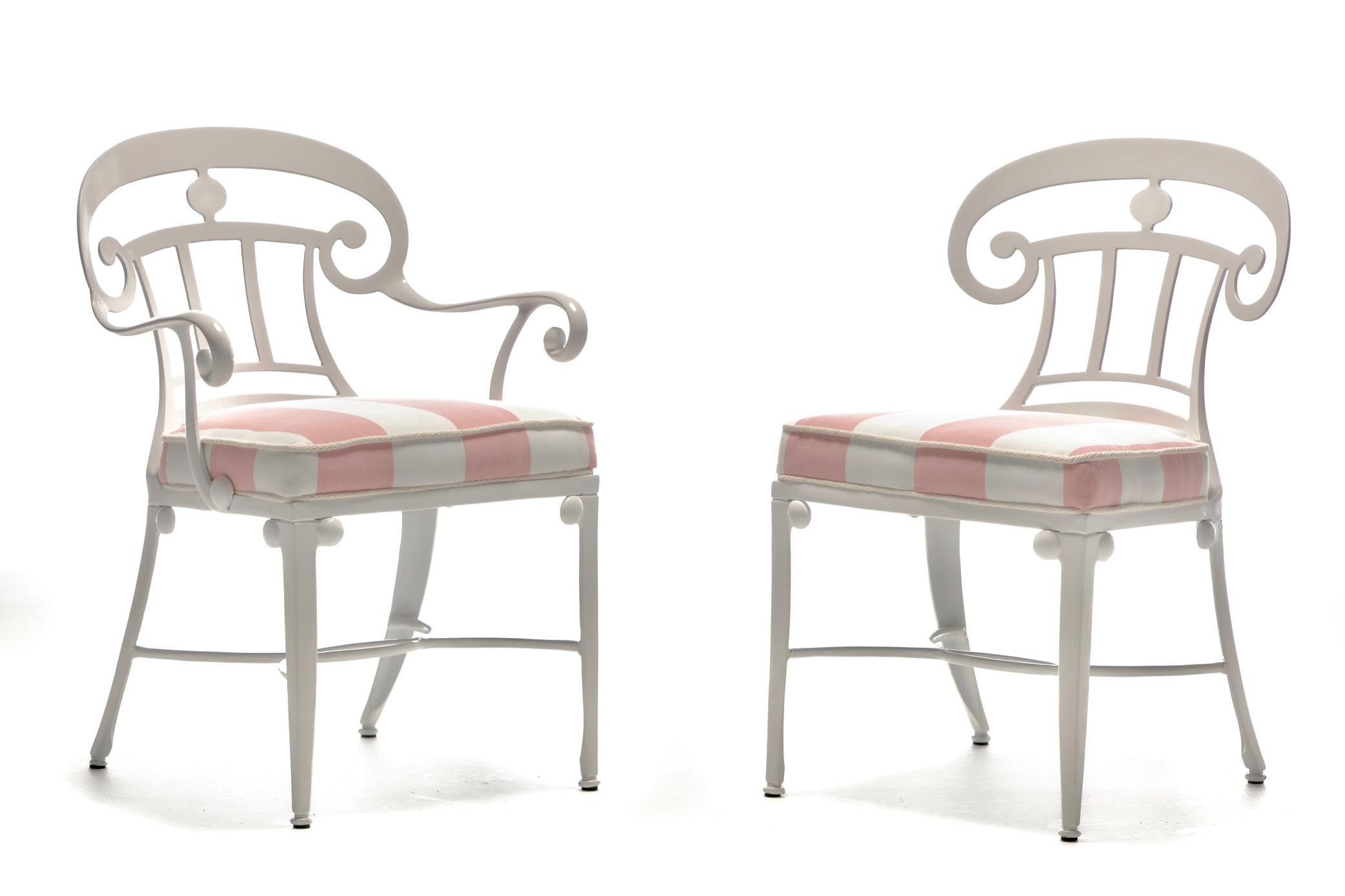 Juego de 6 Sillas de Comedor Blancas de Interior y Exterior Estilo Hollywood Regency Aluminio en venta