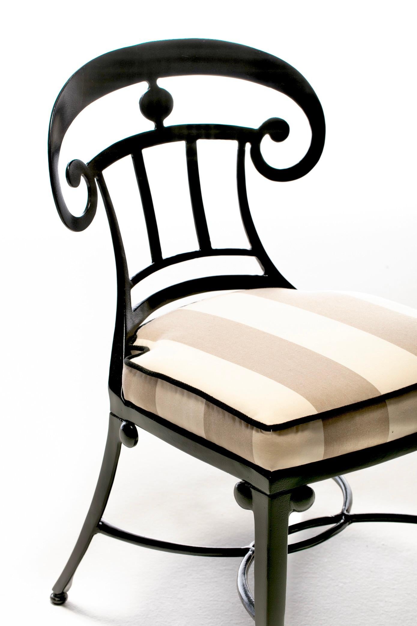 Hollywood Regency Style Set of 8 Indoor Outdoor Black Dining Chairs For Sale 6