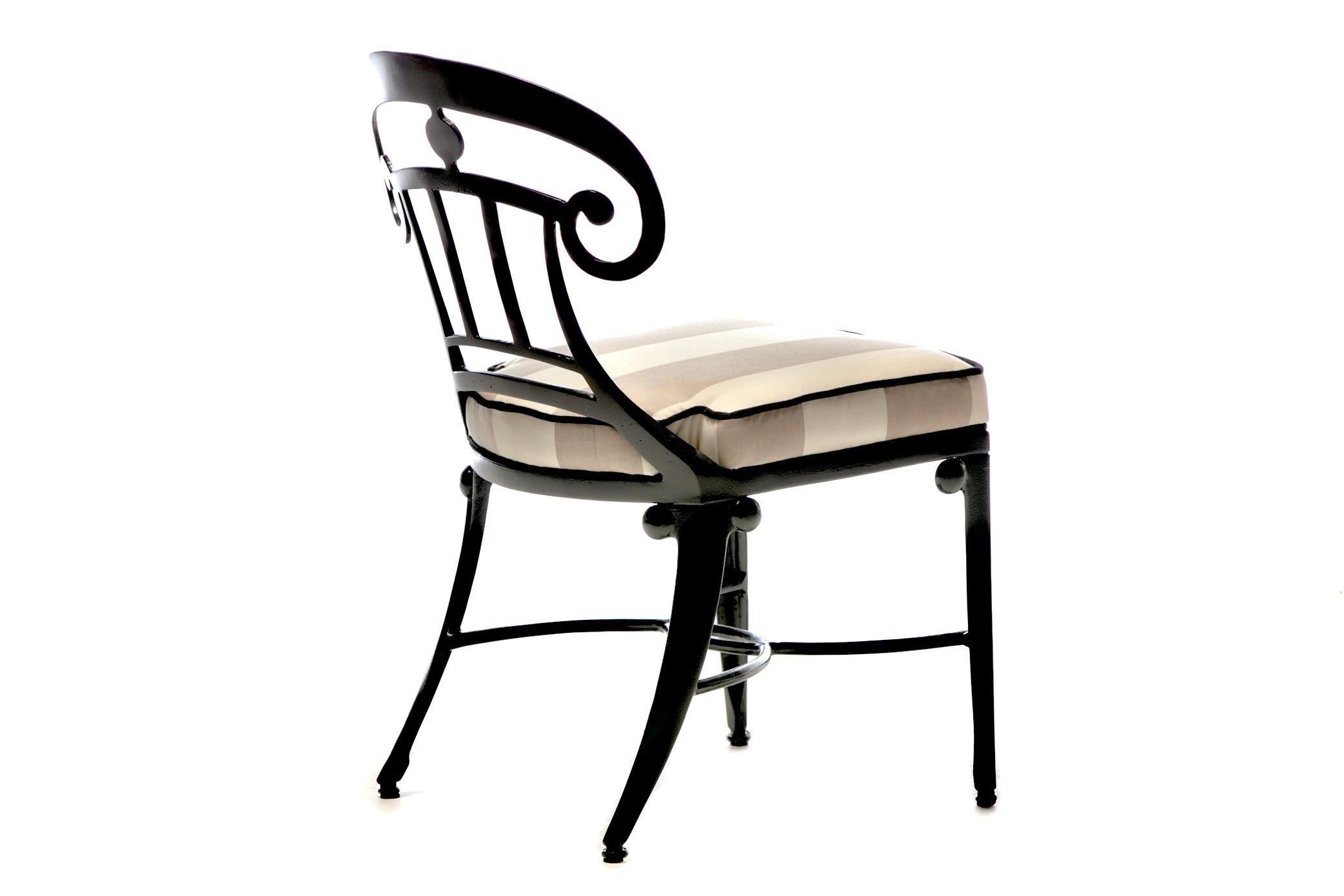 Hollywood Regency Style Set of 8 Indoor Outdoor Black Dining Chairs For Sale 7