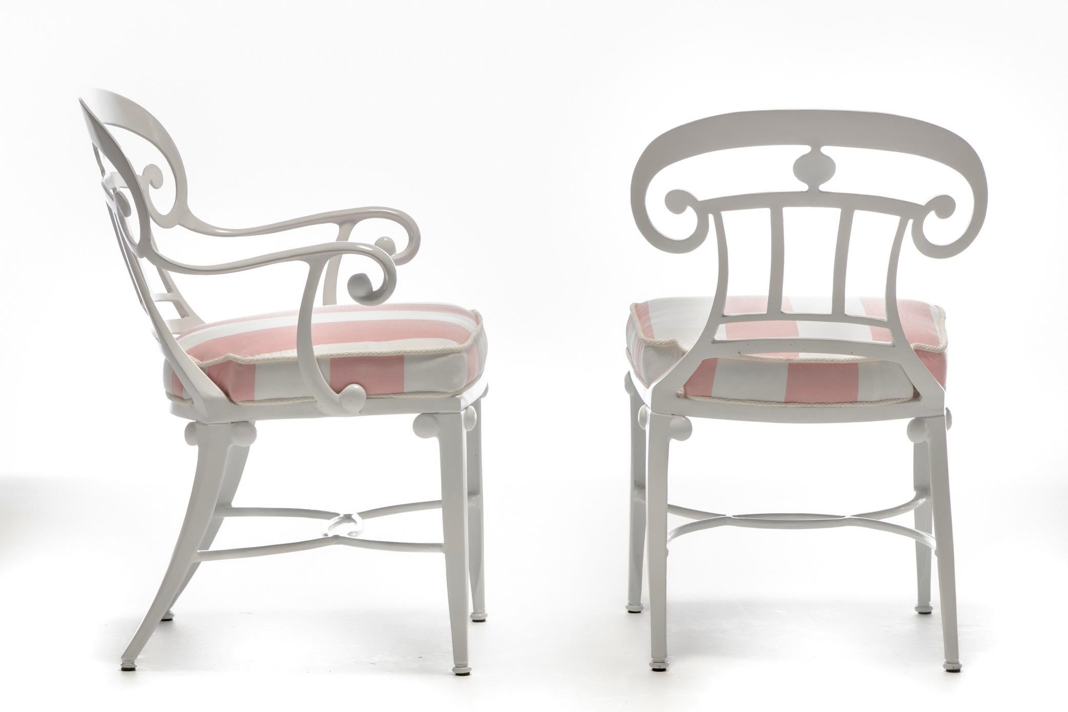 20th Century Hollywood Regency Style Set of 8 Indoor Outdoor White Dining Chairs For Sale
