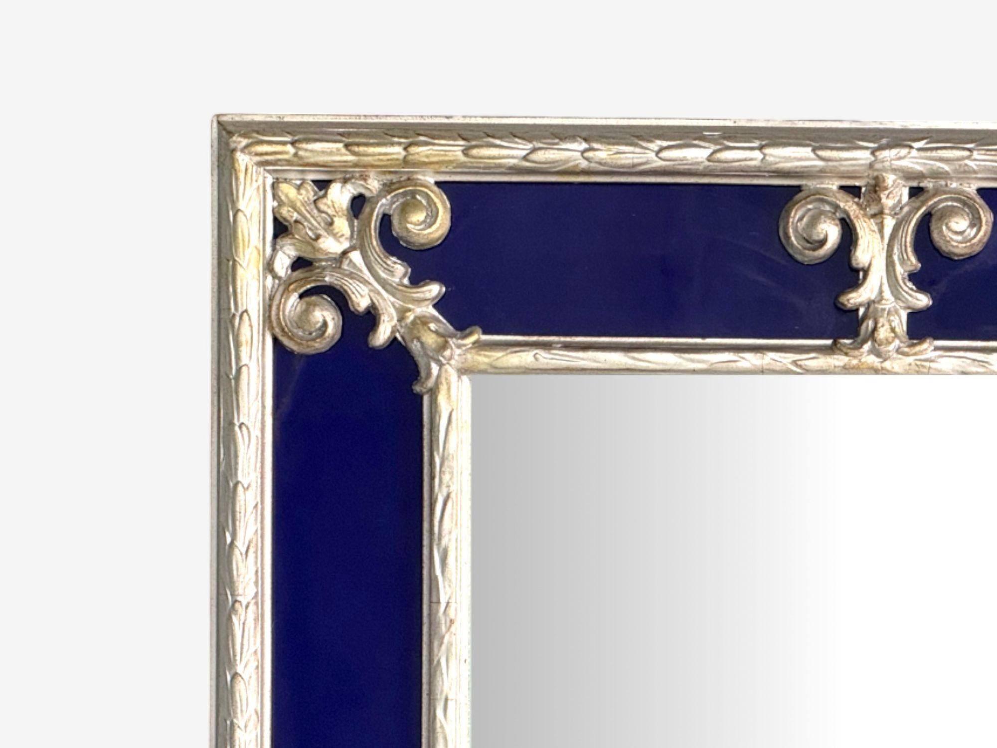 Américain Petit miroir de style Hollywood Regency, verre bleu cobalt, feuille d'argent, années 1980 en vente