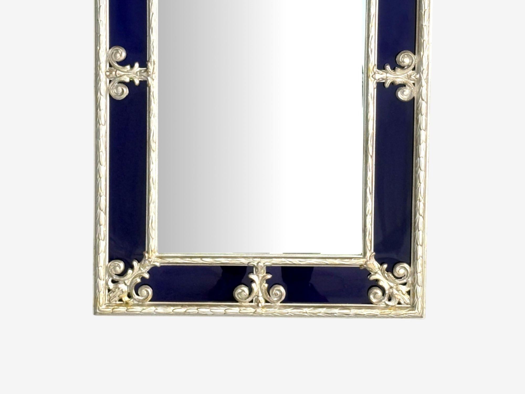 Verre Petit miroir de style Hollywood Regency, verre bleu cobalt, feuille d'argent, années 1980 en vente
