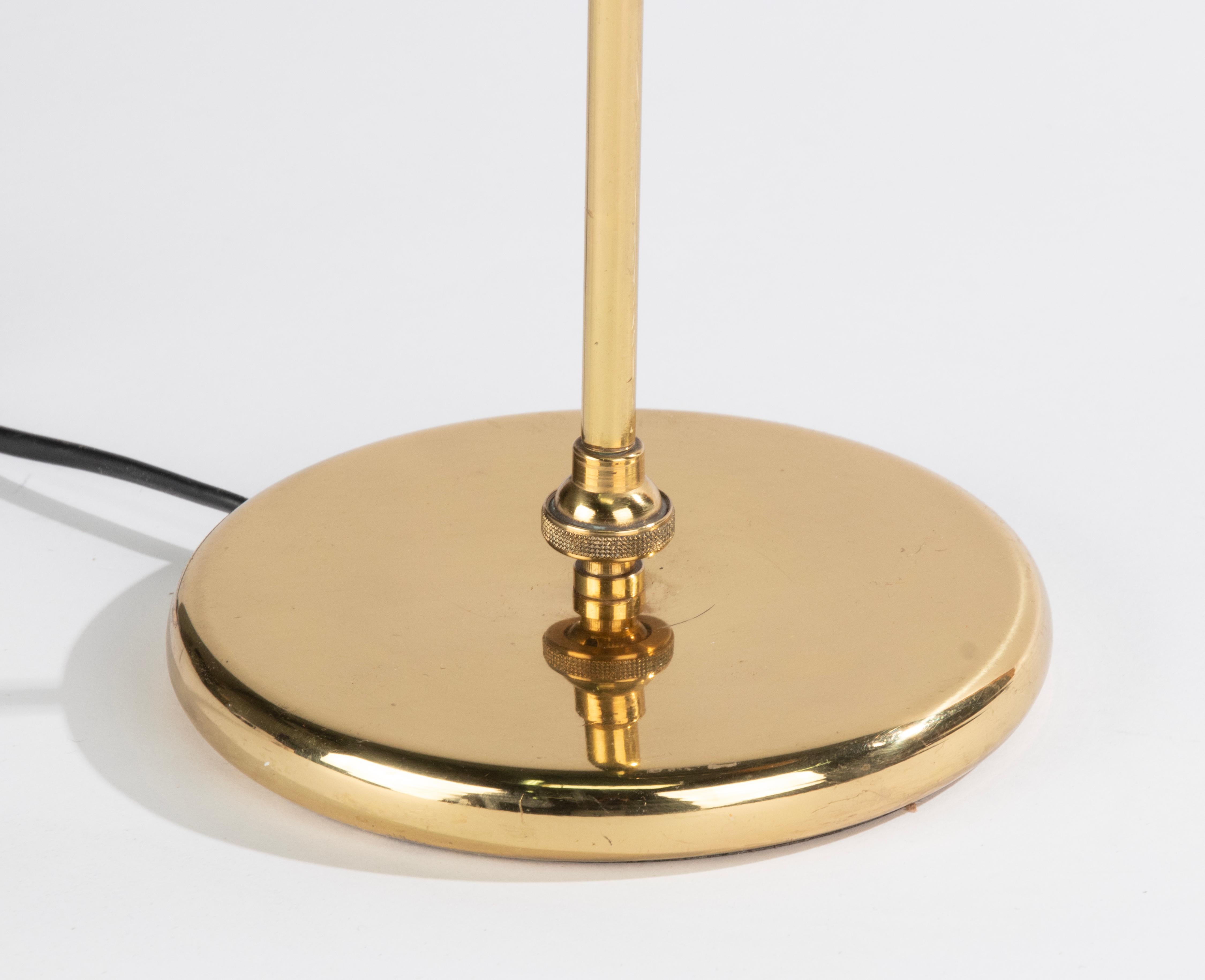 Hollywood Regency Style Table Lamp - Adjustable - Brass Colored Metal In Good Condition For Sale In Casteren, Noord-Brabant