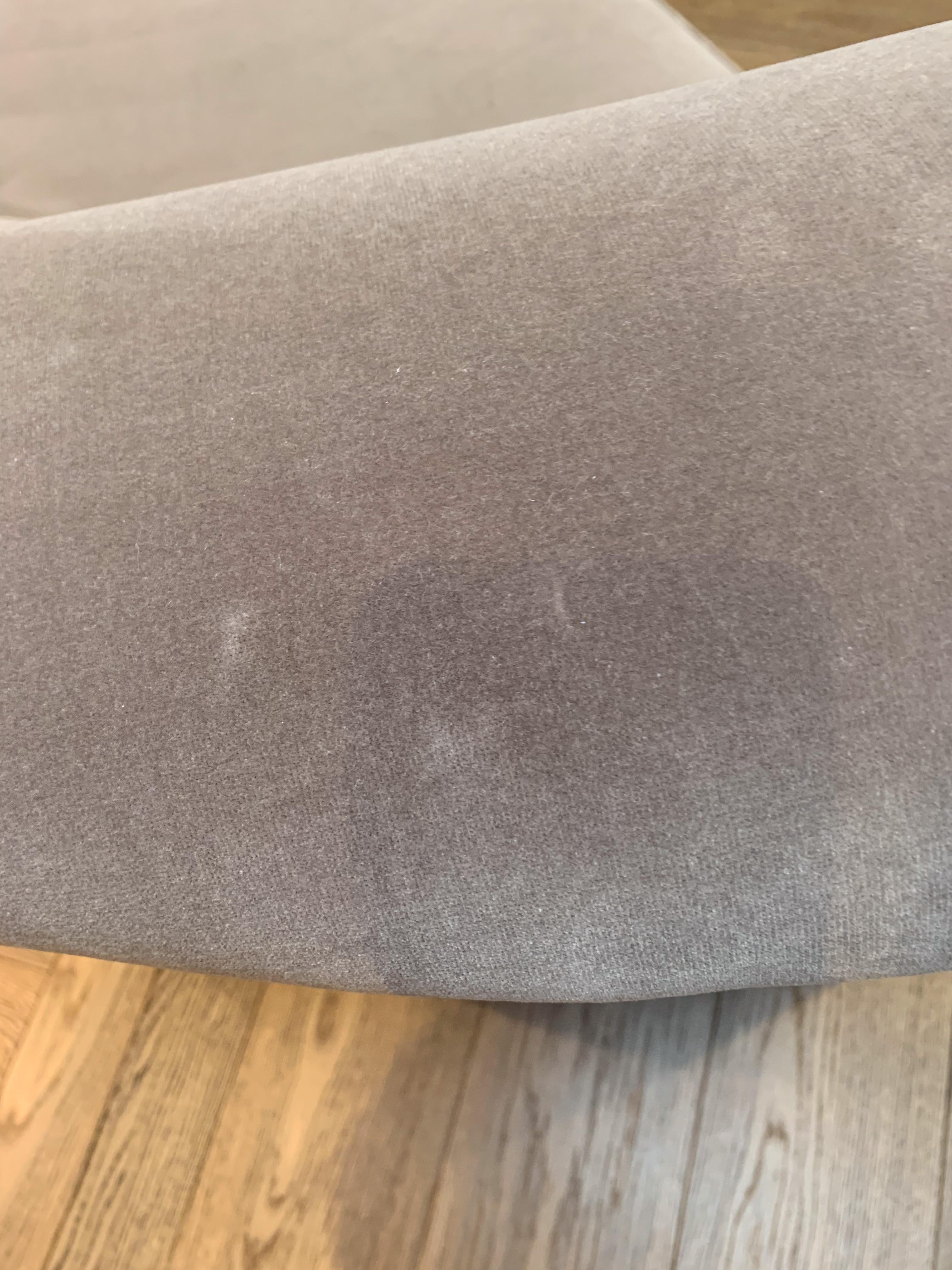 Fait main Chaise longue en velours taupe de style Hollywood Regency par Promemoria, Italie vers 2000 en vente