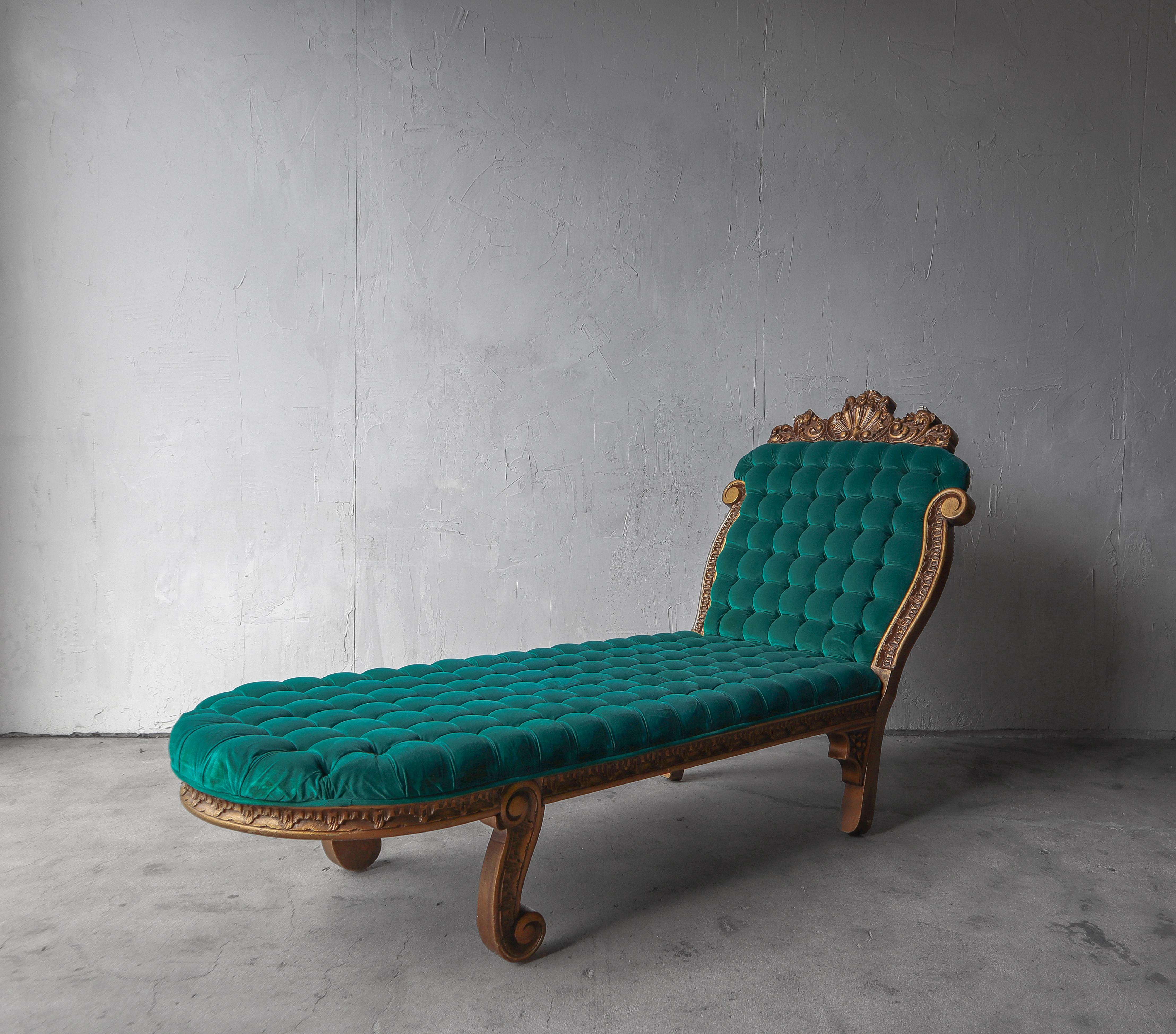 Beautiful Hollywood Regency style chaise lounge. Deep tufting and nice gold wood frame.

Perfect for your boudoir, daughters room, or even as a photography prop.

Has some staining on the velvet and minimal imperfections to the wood. See last