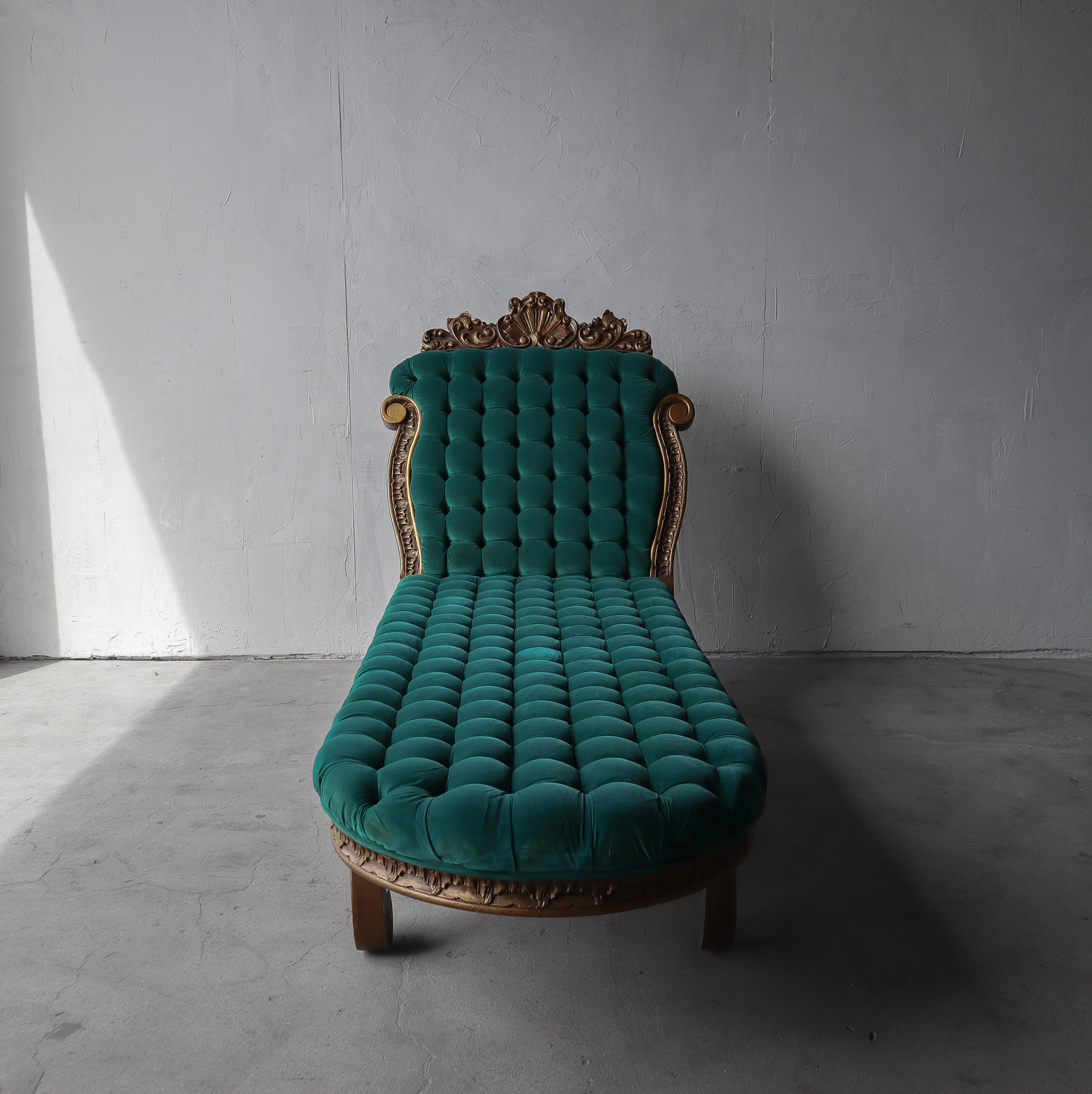 Hollywood Regency Style Tufted Velvet Chaise For Sale 3
