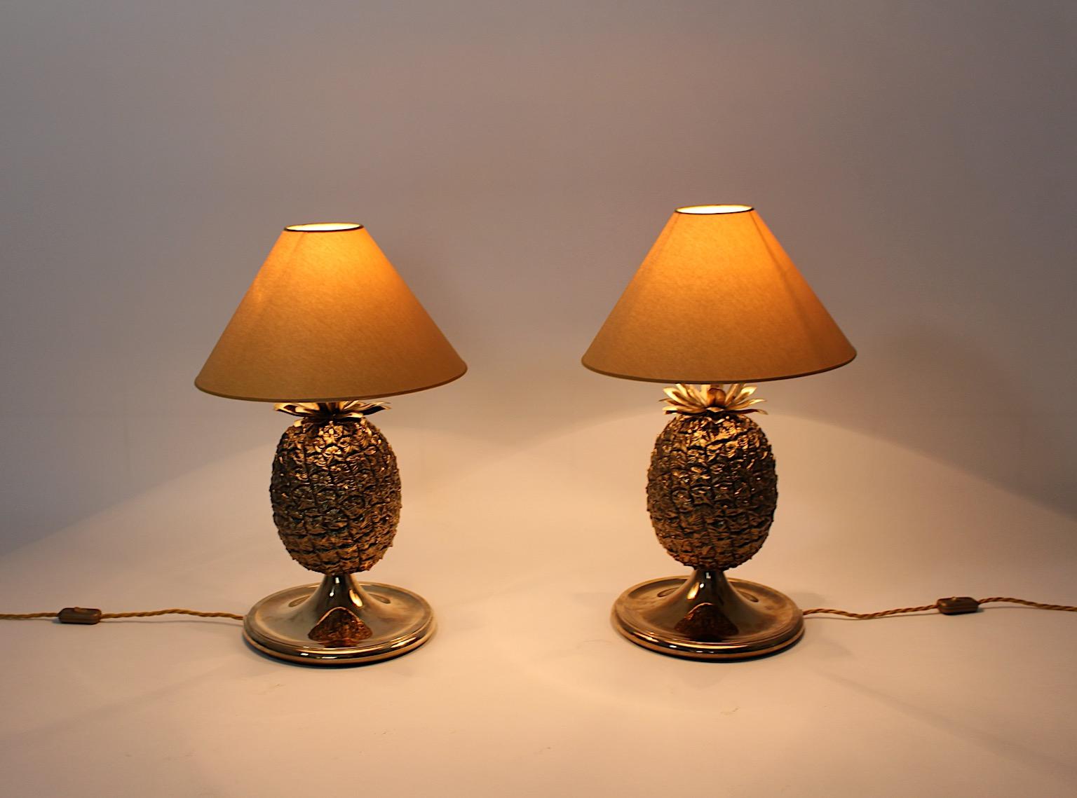 Hollywood Regency Style vintage organic pineapple like table lamps duo pair  circa 1970, Italy.
A stunning pair of table lamps in pineapple form from brass, partly patinated, with new customized and hand made lamp shades in golden color.
These table