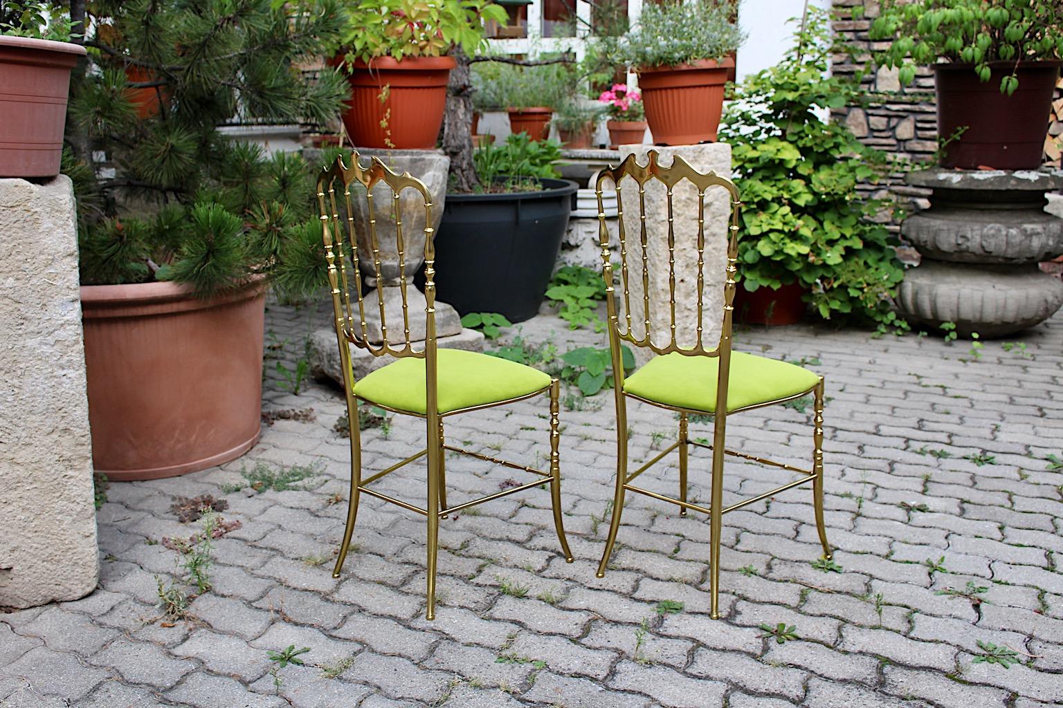 Italiano Hollywood Regency Style Vintage Brass Side Chairs Chiavari Greene & Greene Velvet Italia in vendita