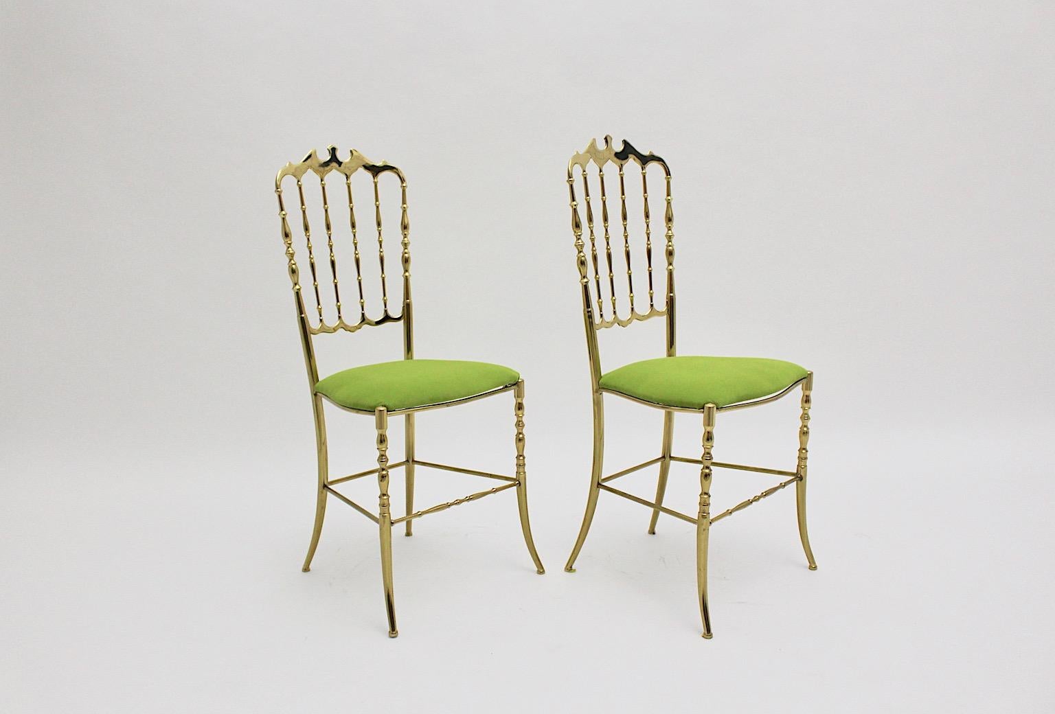 Hollywood Regency Style Vintage Brass Side Chairs Chiavari Greene & Greene Velvet Italia In condizioni buone in vendita a Vienna, AT