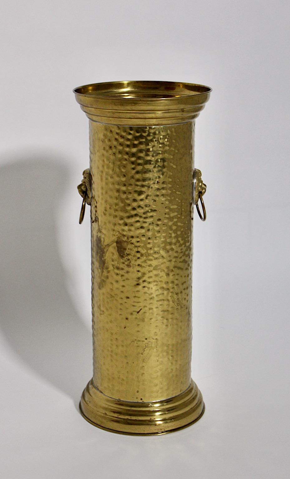 Hollywood Regency Style vintage circular like umbrella stand or cane holder from hammered brass 1970s Italy.
The stunning umbrella stand is decorated with lions heads on each side of the stand.
A beautiful piece which would guard your umbrellas or