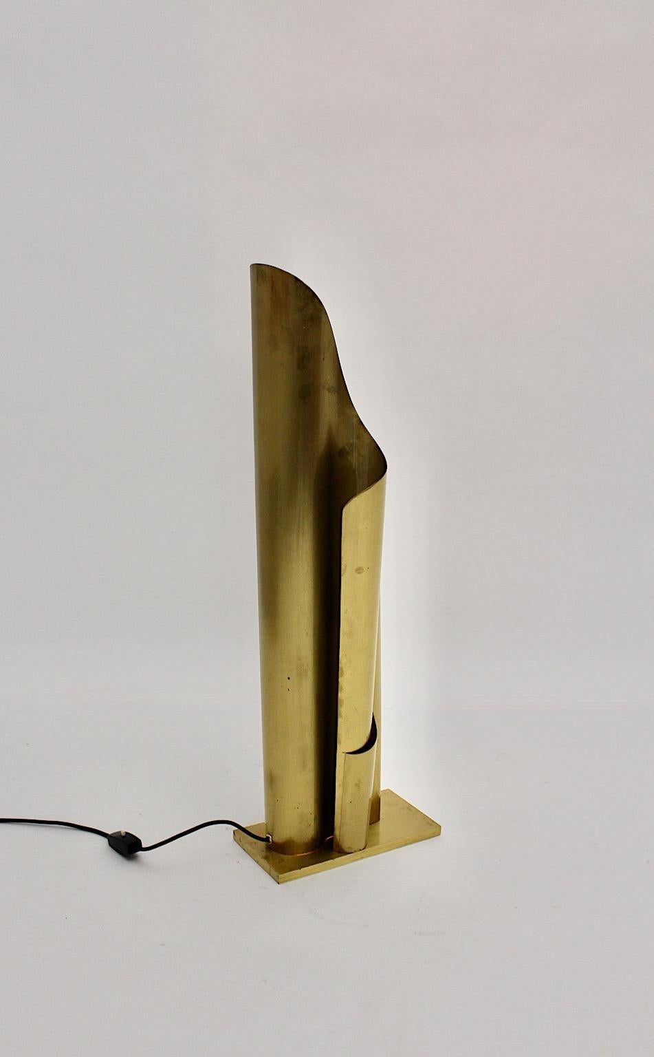 Hollywood Regency Style Vintage Cascade Brass Floor Lamp 1960s For Sale 9