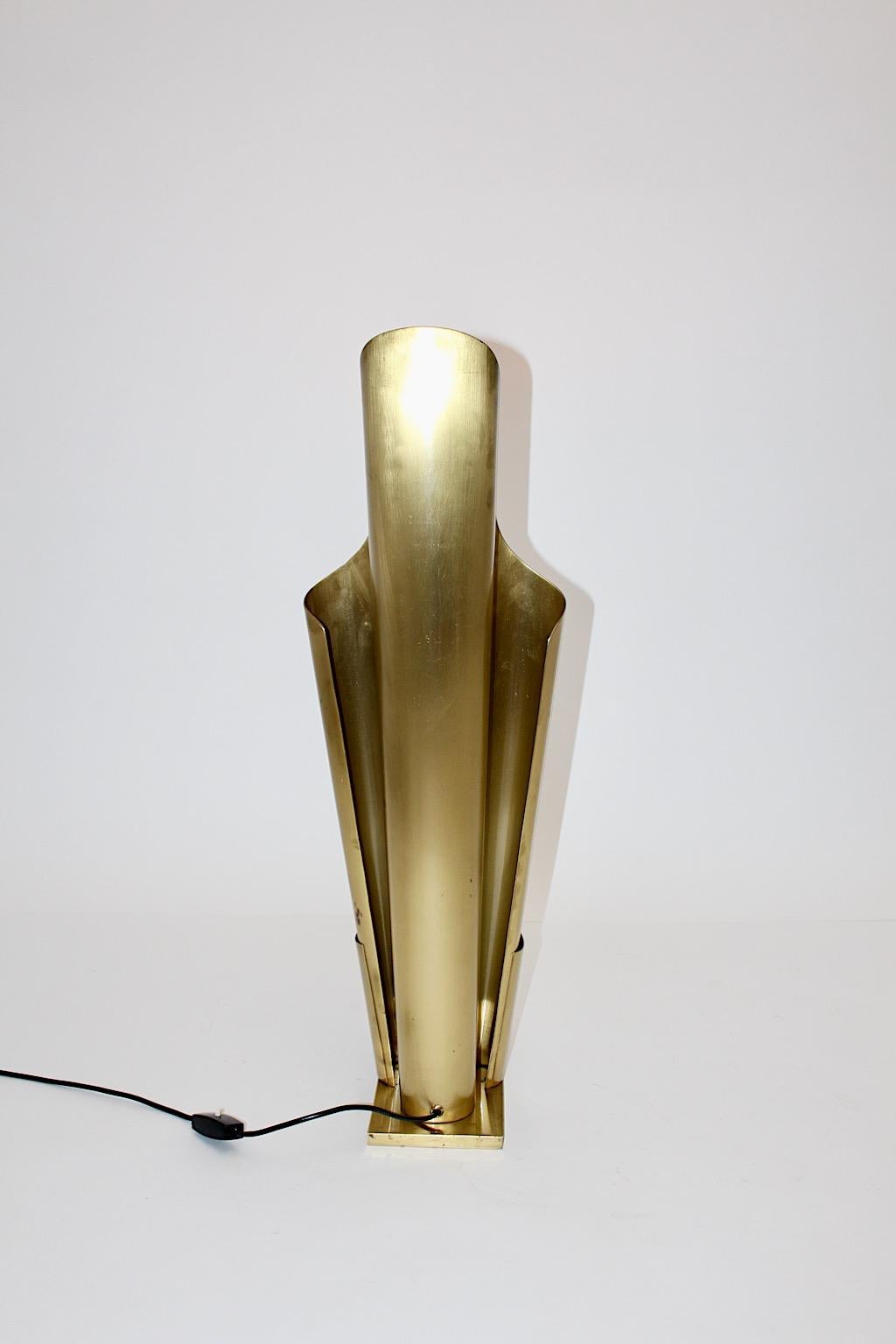 Hollywood Regency Style Vintage Cascade Brass Floor Lamp 1960s For Sale 4