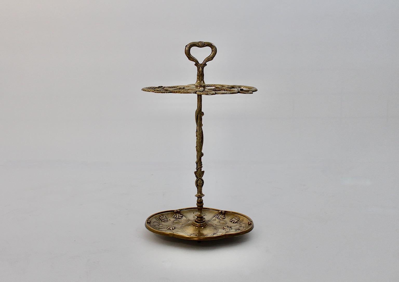 Hollywood Regency Style Vintage Cast Brass Umbrella Stand, Italy, 1970s In Good Condition For Sale In Vienna, AT