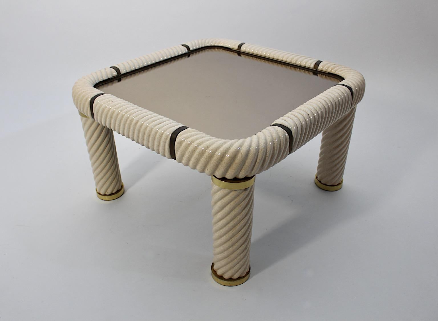 Hollywood Regency-Stil Vintage-Couchtisch aus Keramik und Messing Tommaso Barbi Italien im Angebot 4