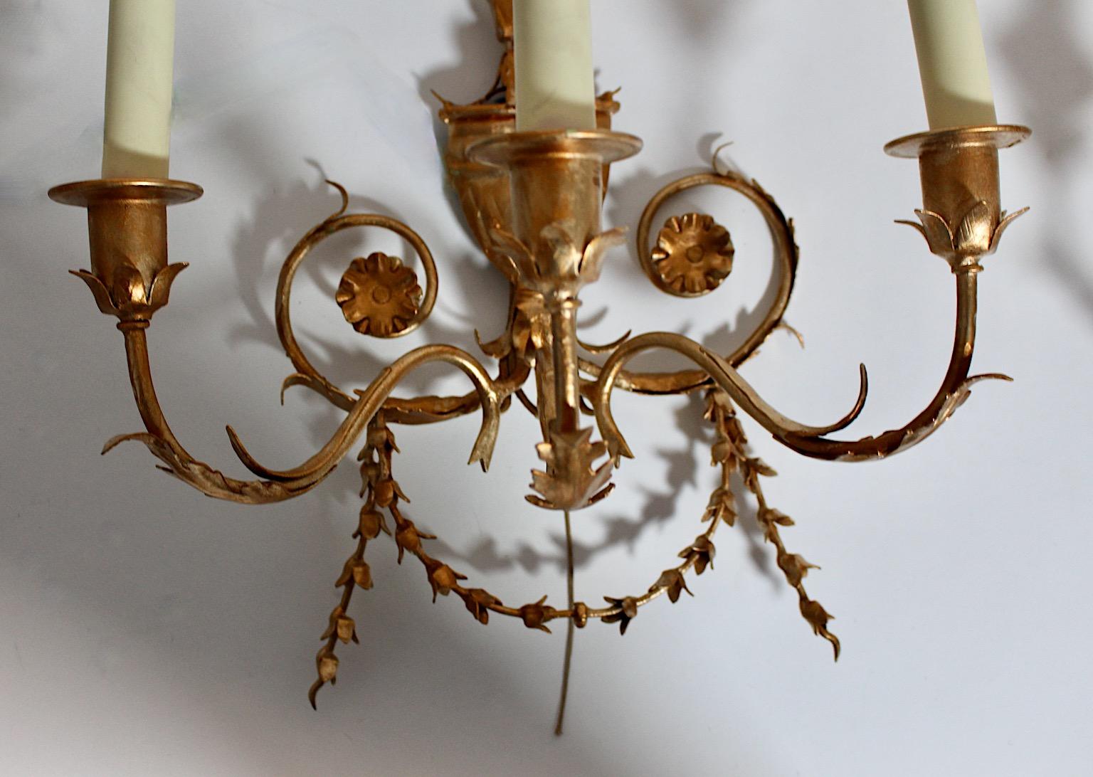Hollywood Regency Style Vintage Gilt Metal Pair Duo Sconces Wall Lights, 1970s For Sale 2
