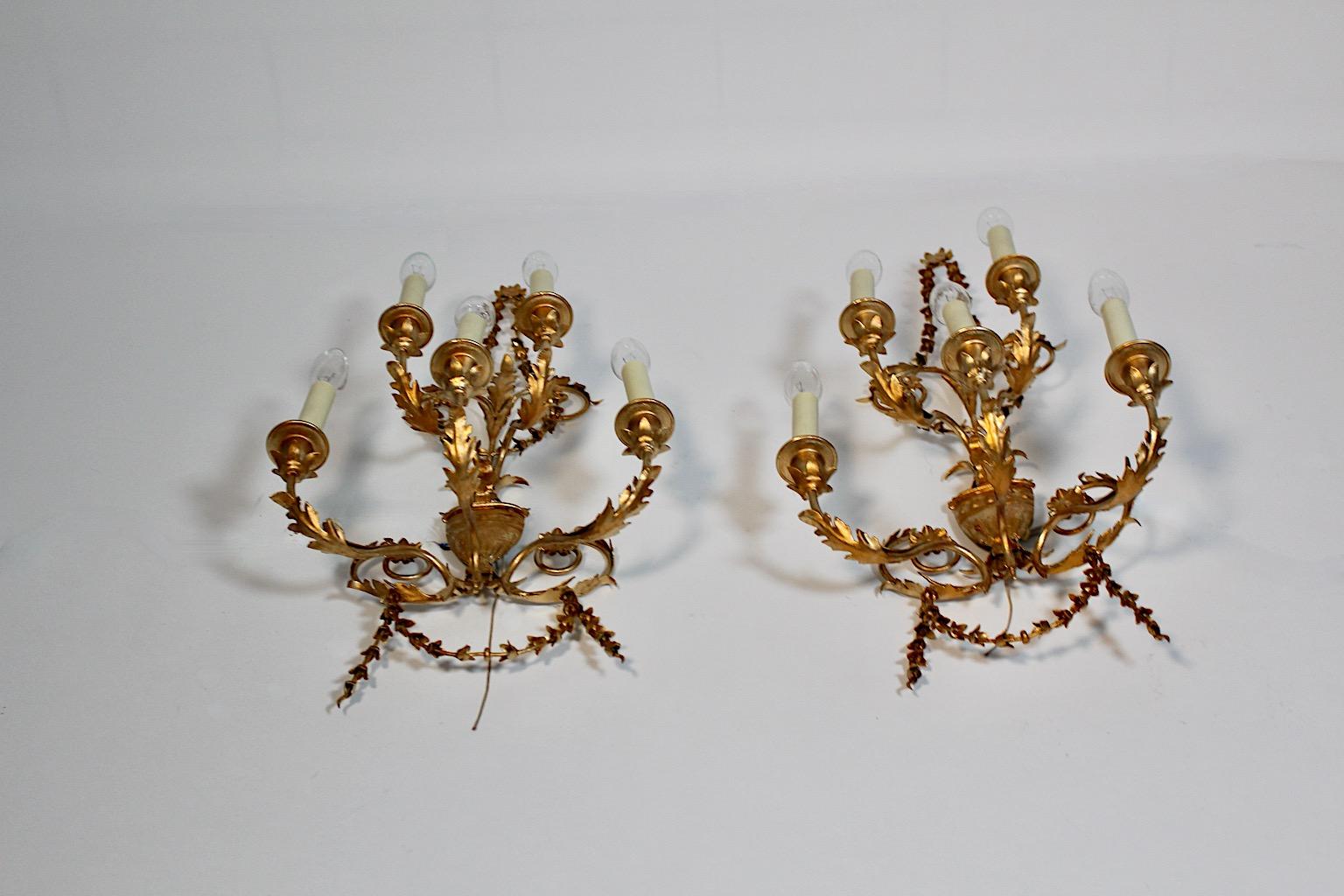Hollywood Regency Style Vintage Gilt Metal Pair Duo Sconces Wall Lights, 1970s For Sale 3