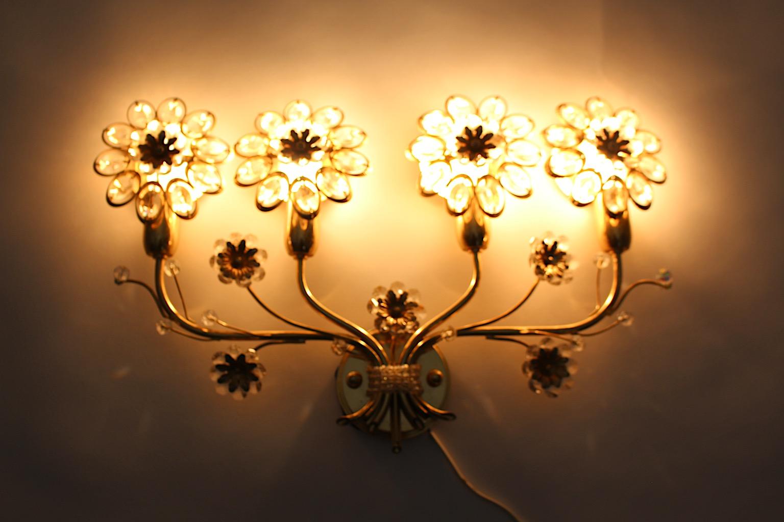 Hollywood Regency Style Vintage Naturalistic Flower Sconce Wall Light Palwa 1970 In Good Condition For Sale In Vienna, AT