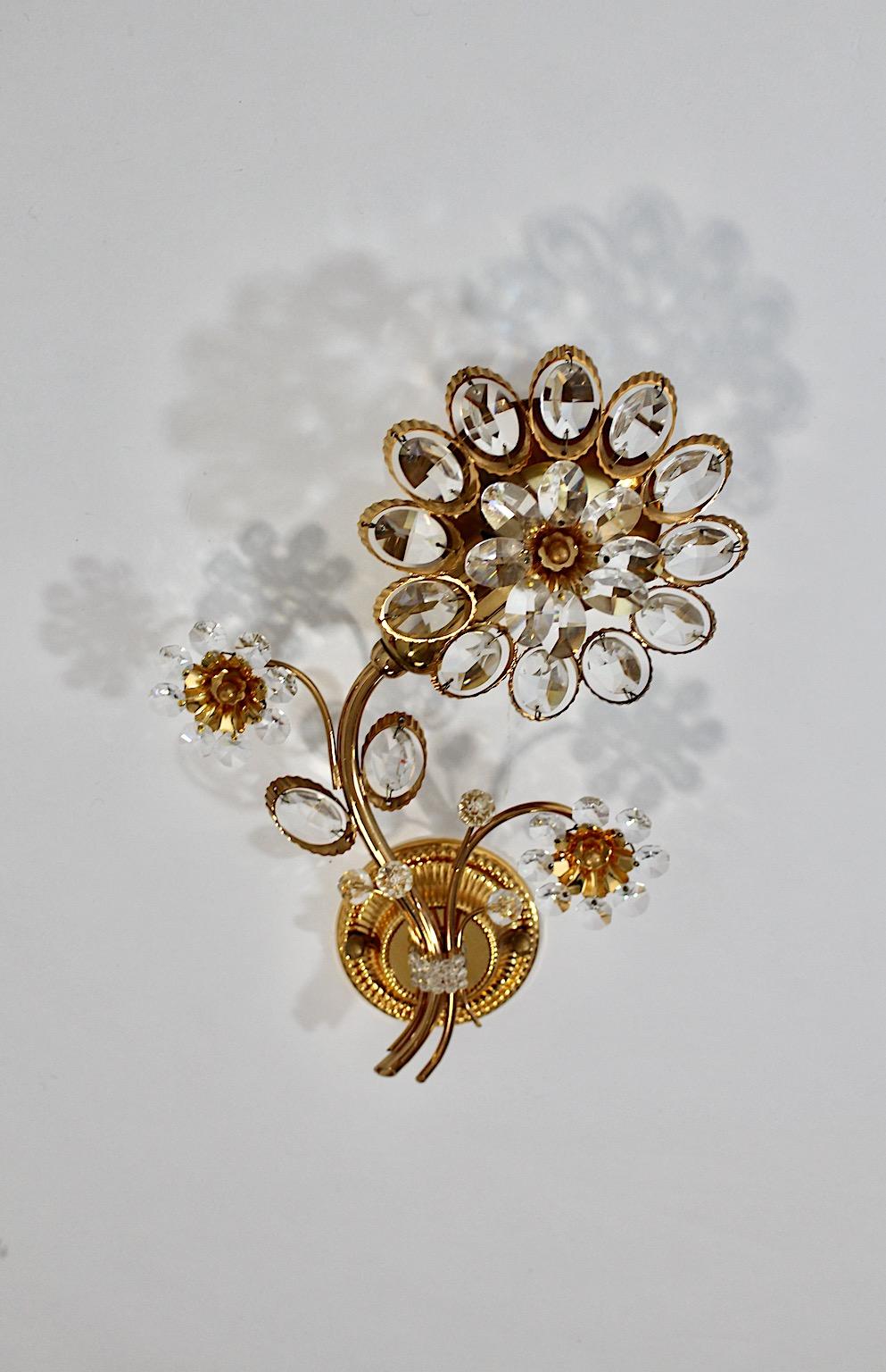 German Hollywood Regency Style Vintage Solo Flower Sconce Gilt Brass Crystal Palwa 1960 For Sale