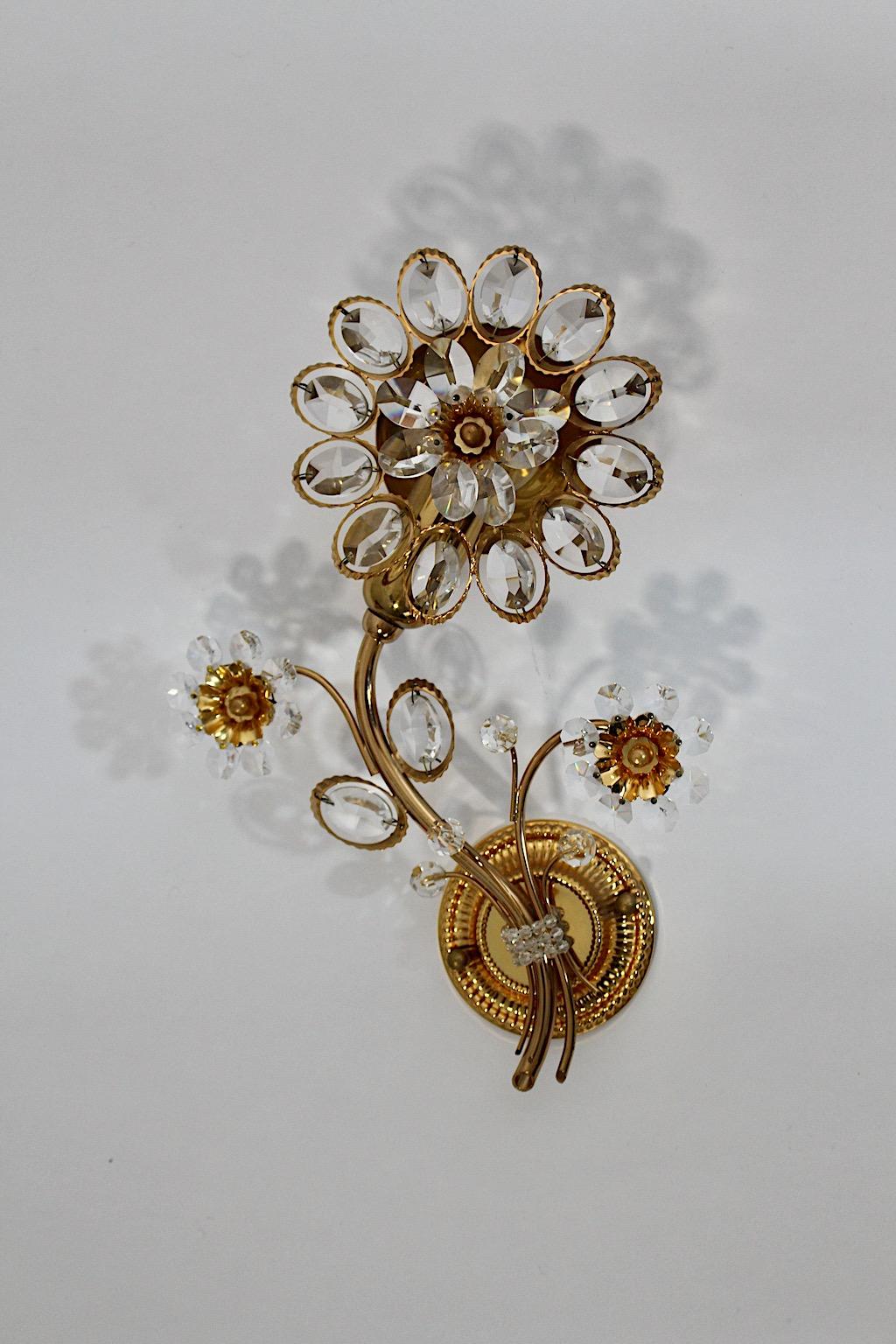 Hollywood Regency Style Vintage Solo Flower Sconce Gilt Brass Crystal Palwa 1960 For Sale 1