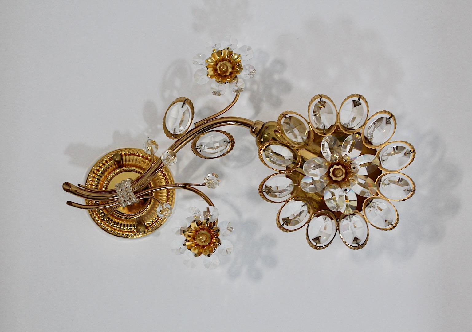 Hollywood Regency Style Vintage Solo Flower Sconce Gilt Brass Crystal Palwa 1960 For Sale 2