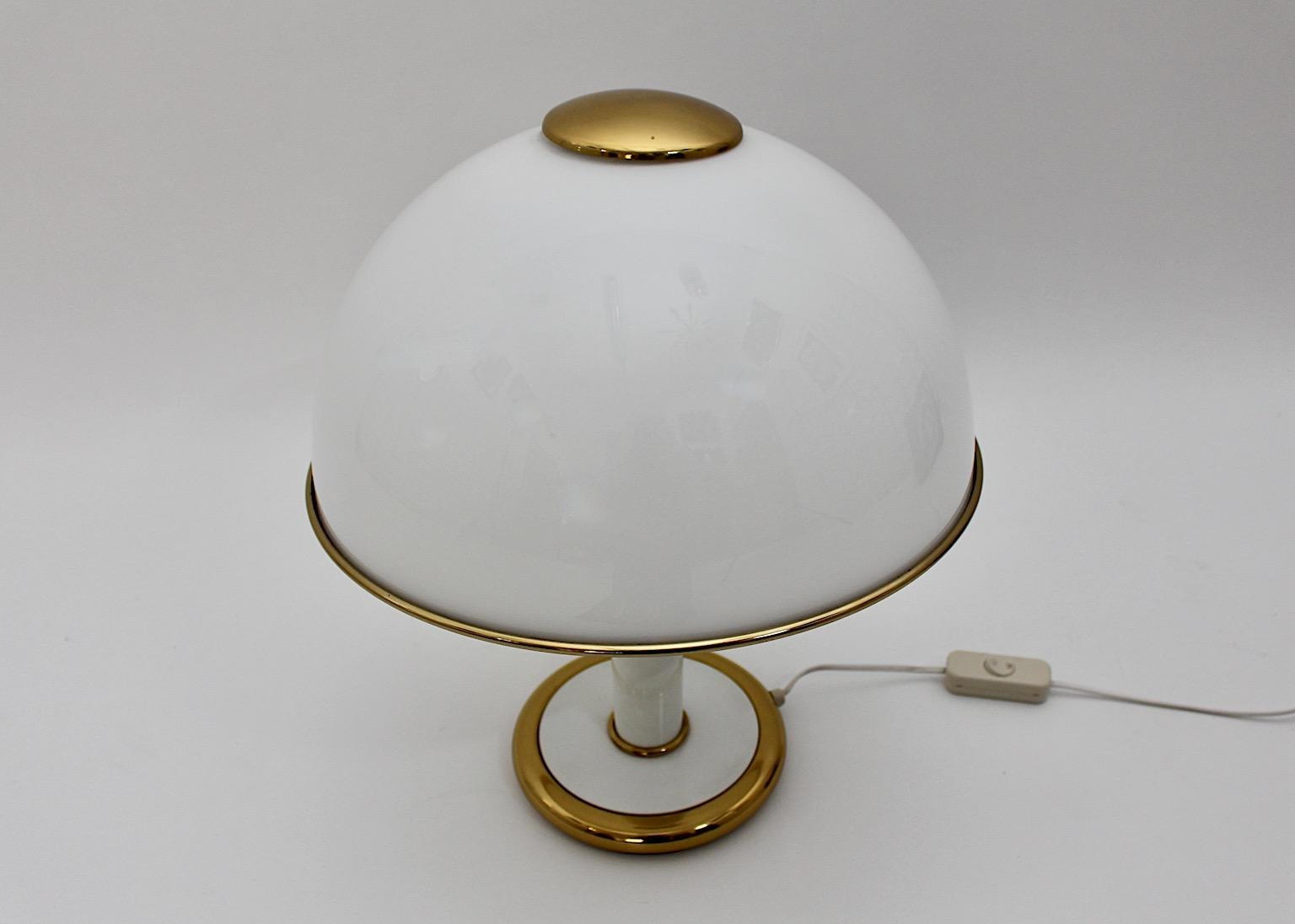 Hollywood Regency Style Vintage White Glass Dome Brass Mushroom Table Lamp 1970s In Good Condition For Sale In Vienna, AT