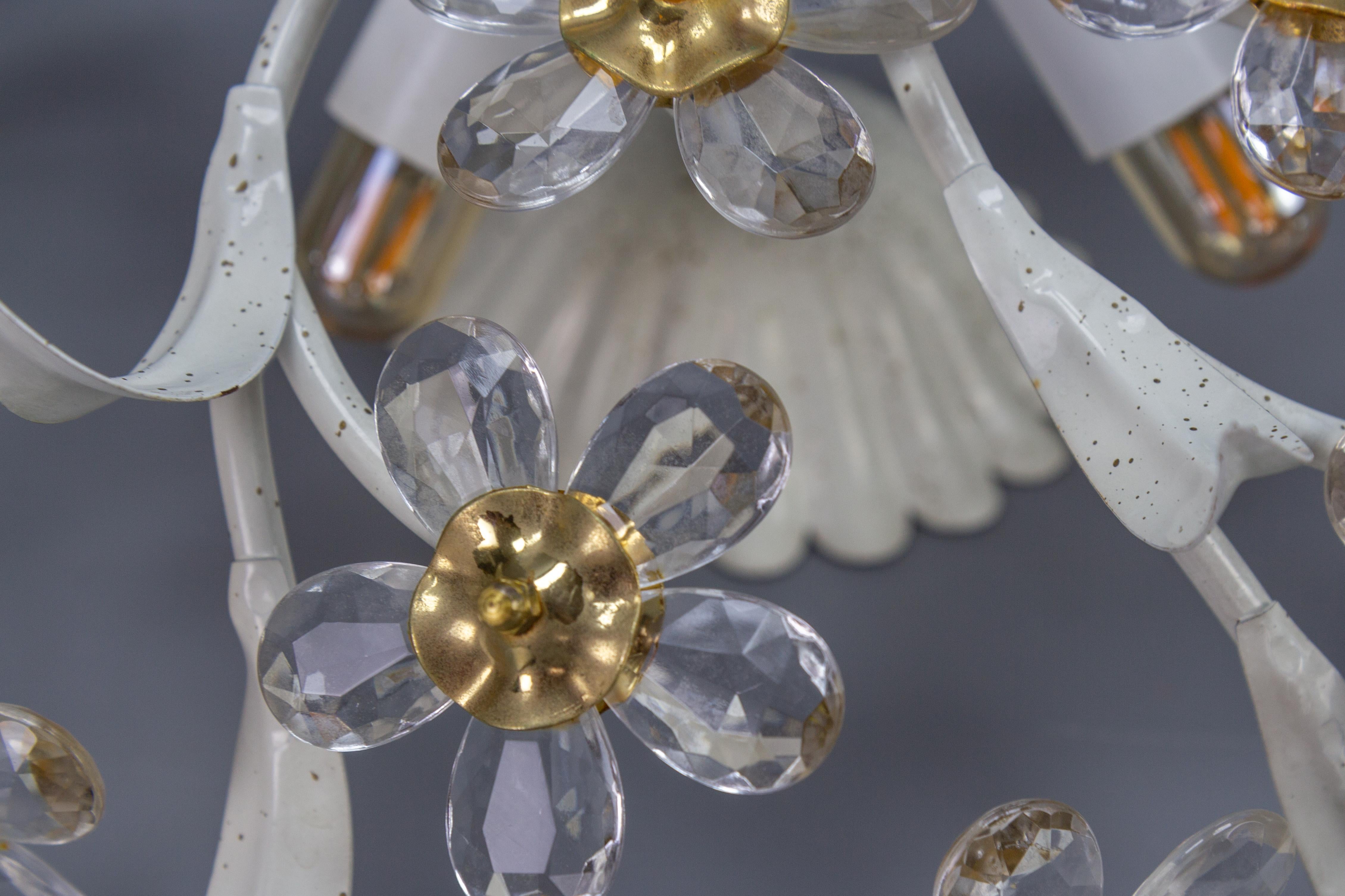 Hollywood Regency Style White Metal and Glass Flower Ceiling Light 1970s In Good Condition For Sale In Barntrup, DE