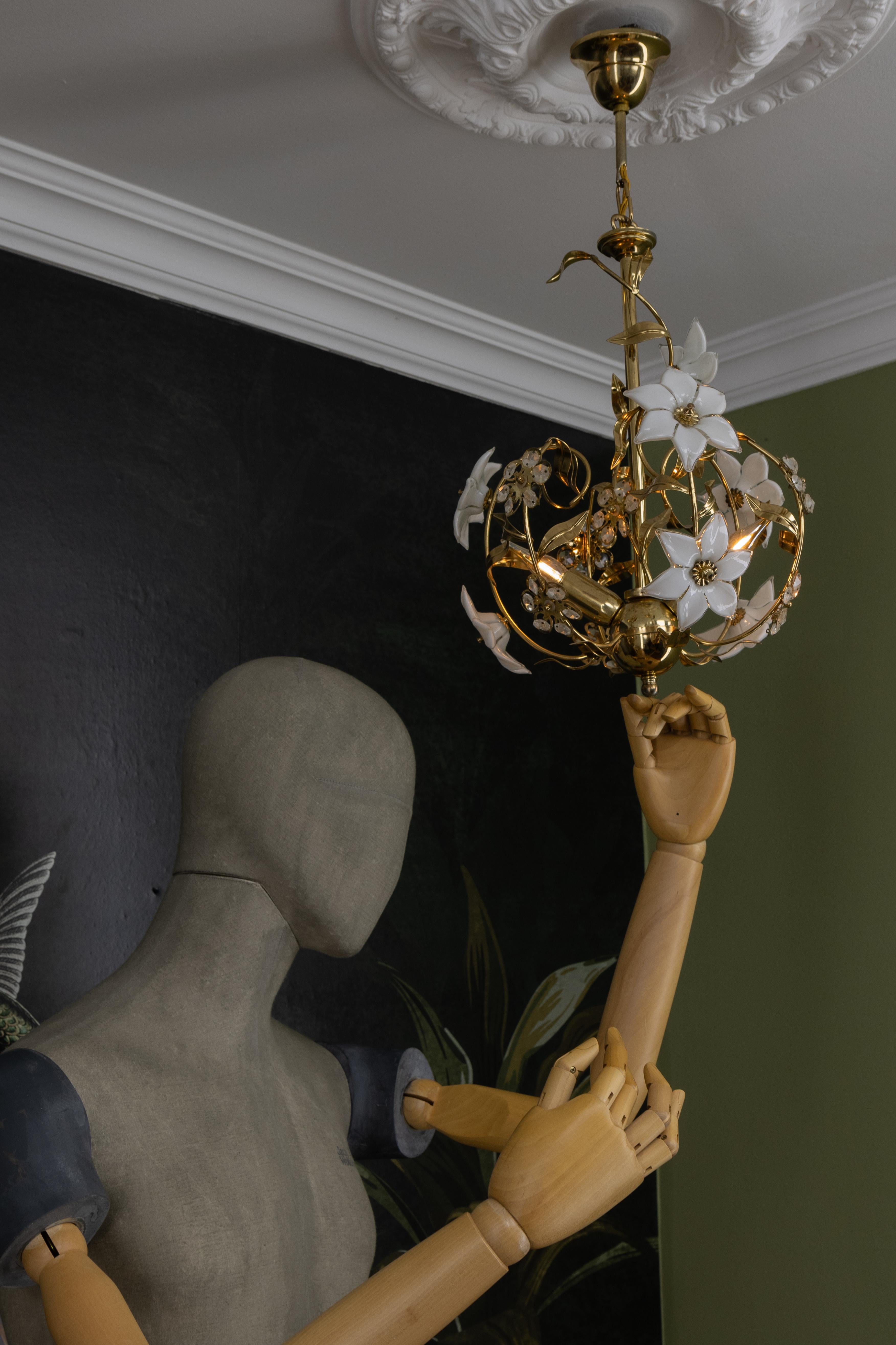 Lampadario in vetro di Murano bianco e metallo in stile Hollywood Regency, Italia in vendita 4