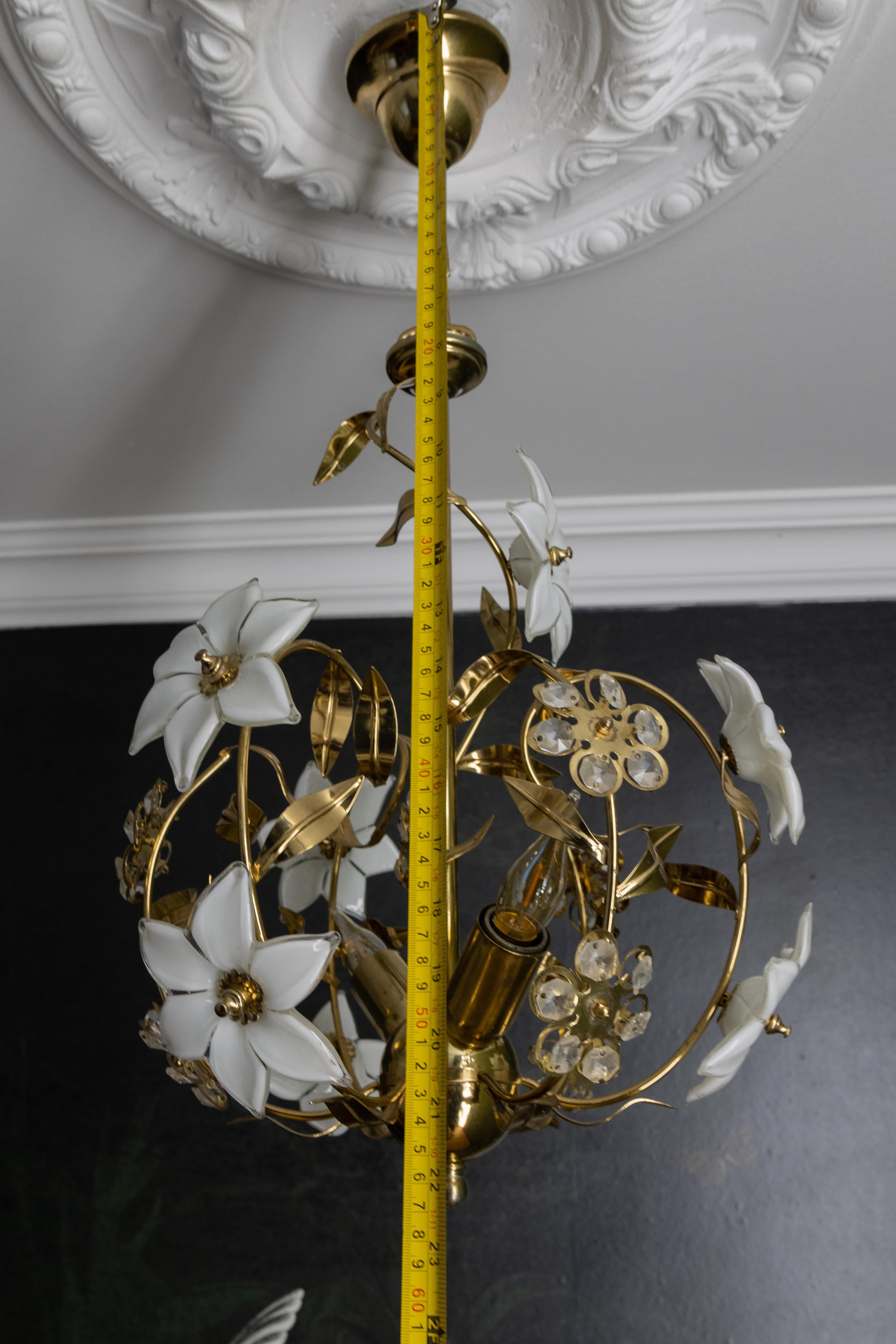 Lampadario in vetro di Murano bianco e metallo in stile Hollywood Regency, Italia in vendita 12