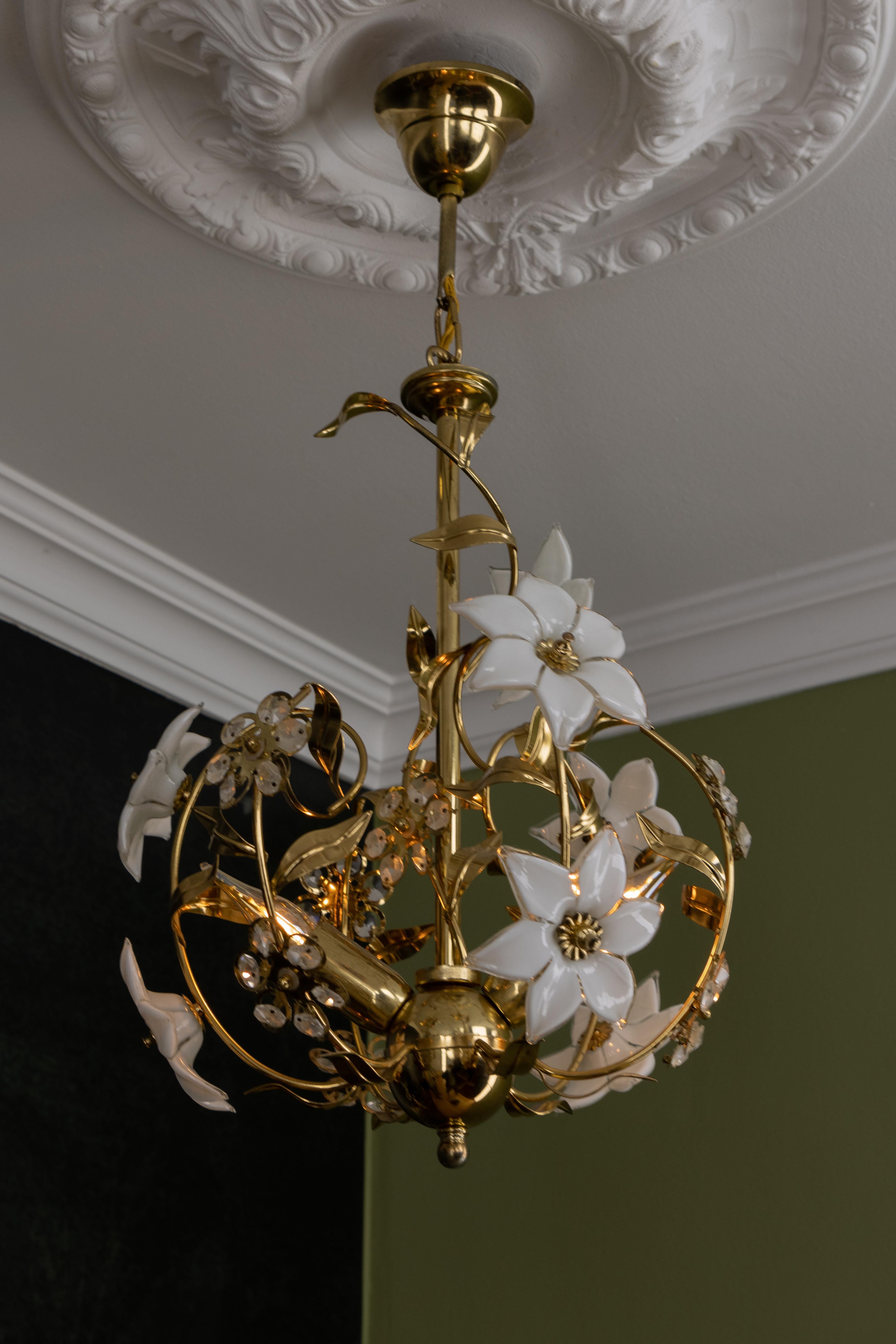 Lampadario in vetro di Murano bianco e metallo in stile Hollywood Regency, Italia in vendita 2
