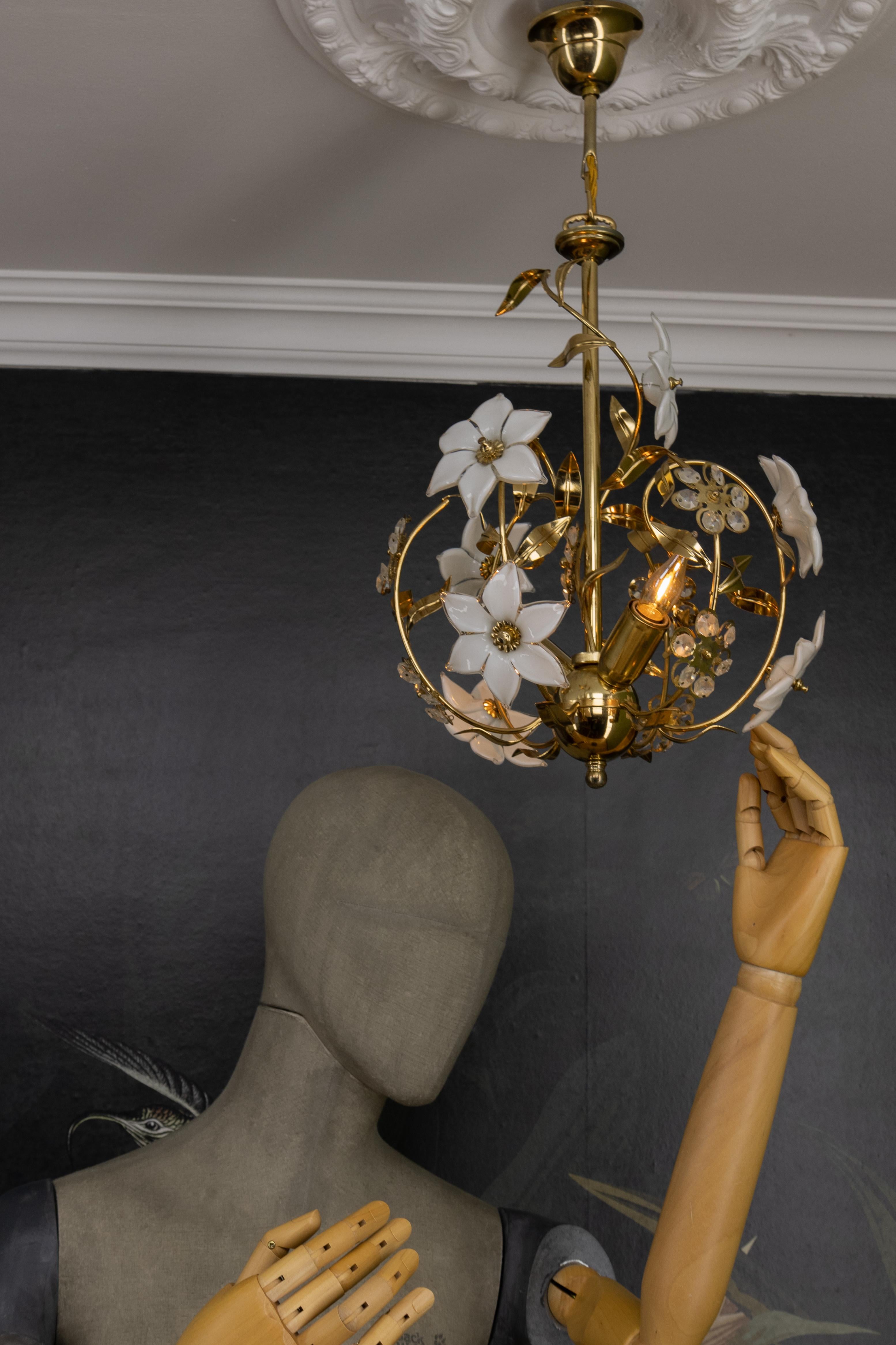 Lampadario in vetro di Murano bianco e metallo in stile Hollywood Regency, Italia in vendita 3