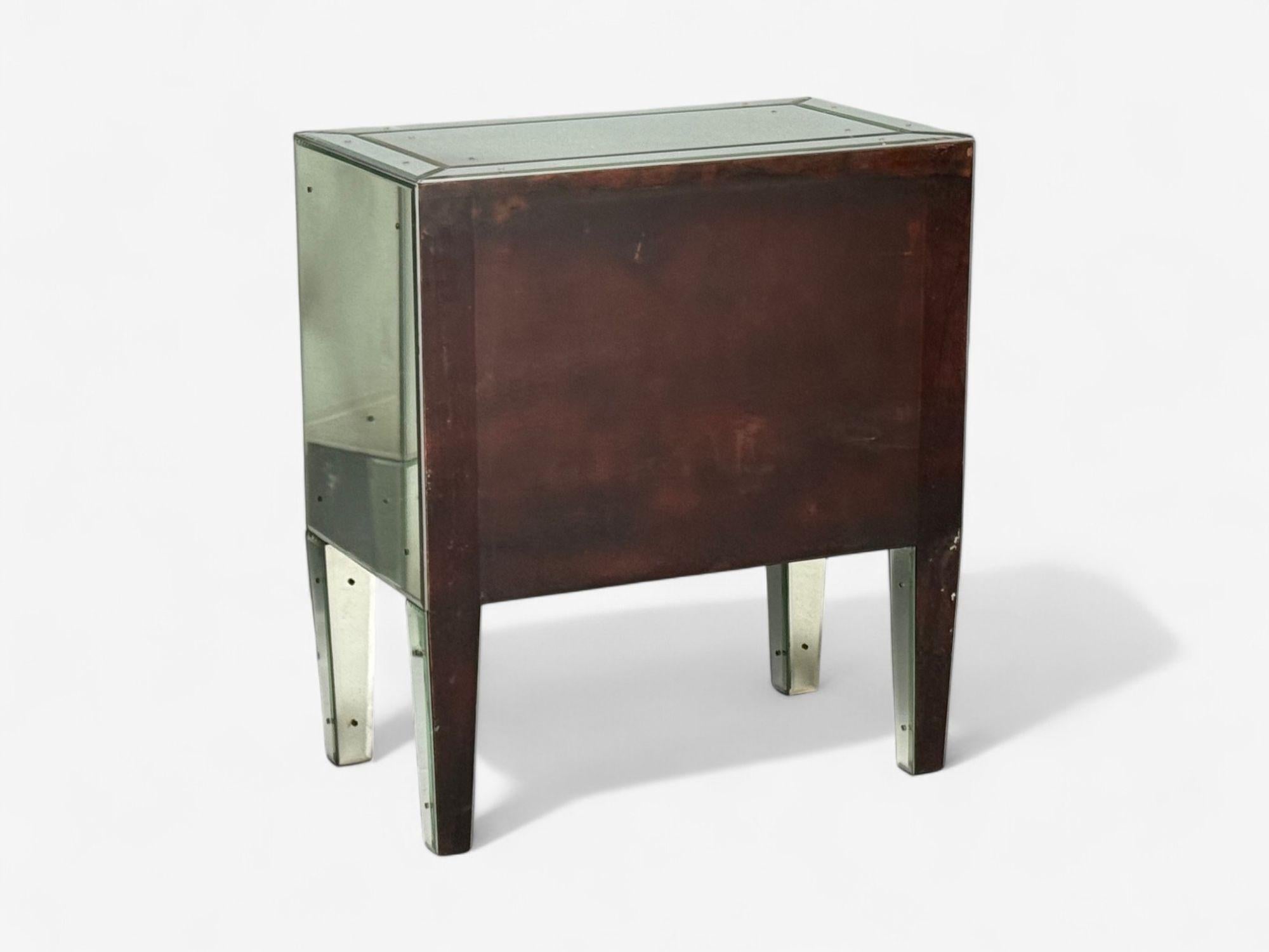 Style Hollywood Regency, Wood, verre biseauté antique, tables de nuit à miroir en vente 8