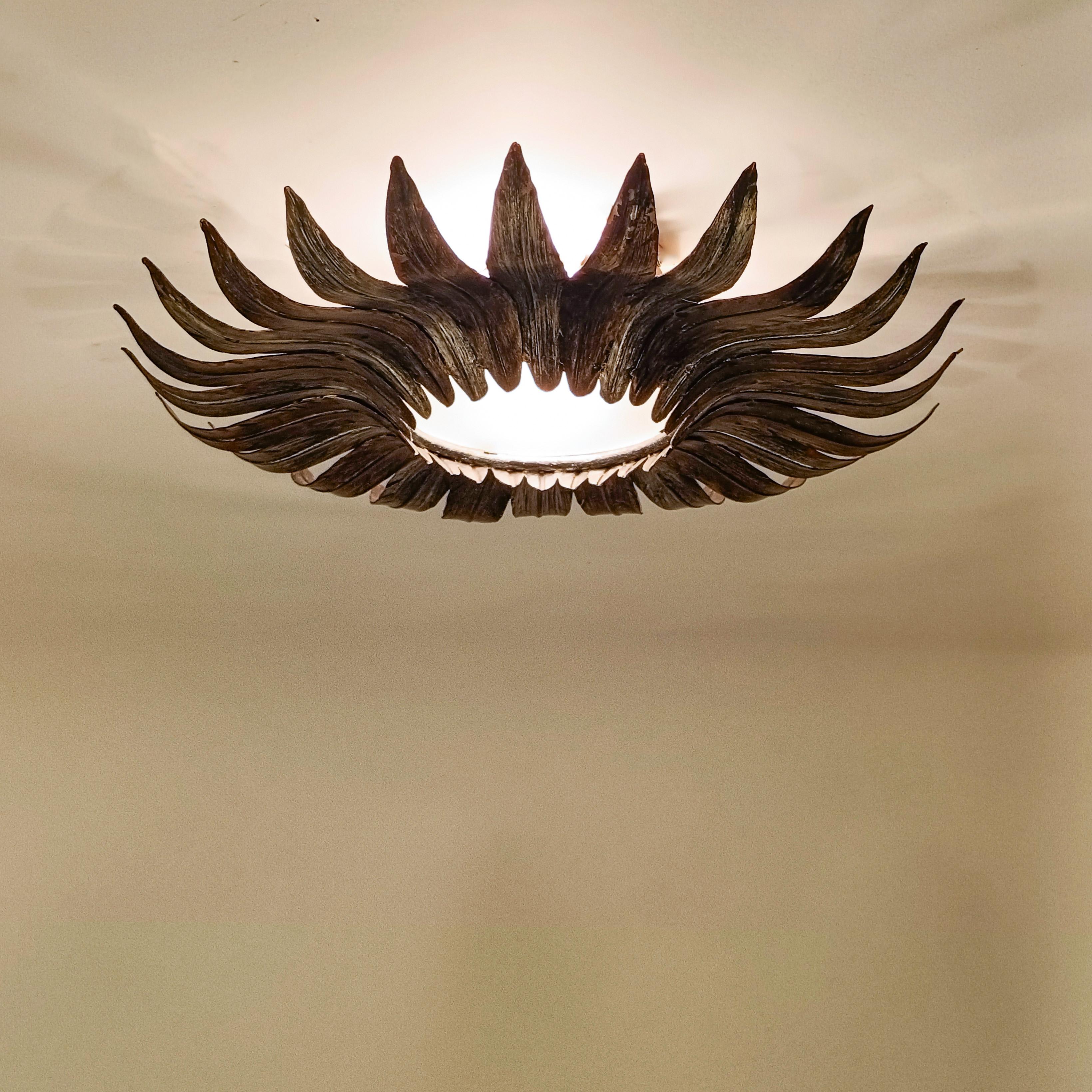 Hollywood Regency. Empotrable de hojas Sunburst de Ferro Art, España, Años 50 Español en venta