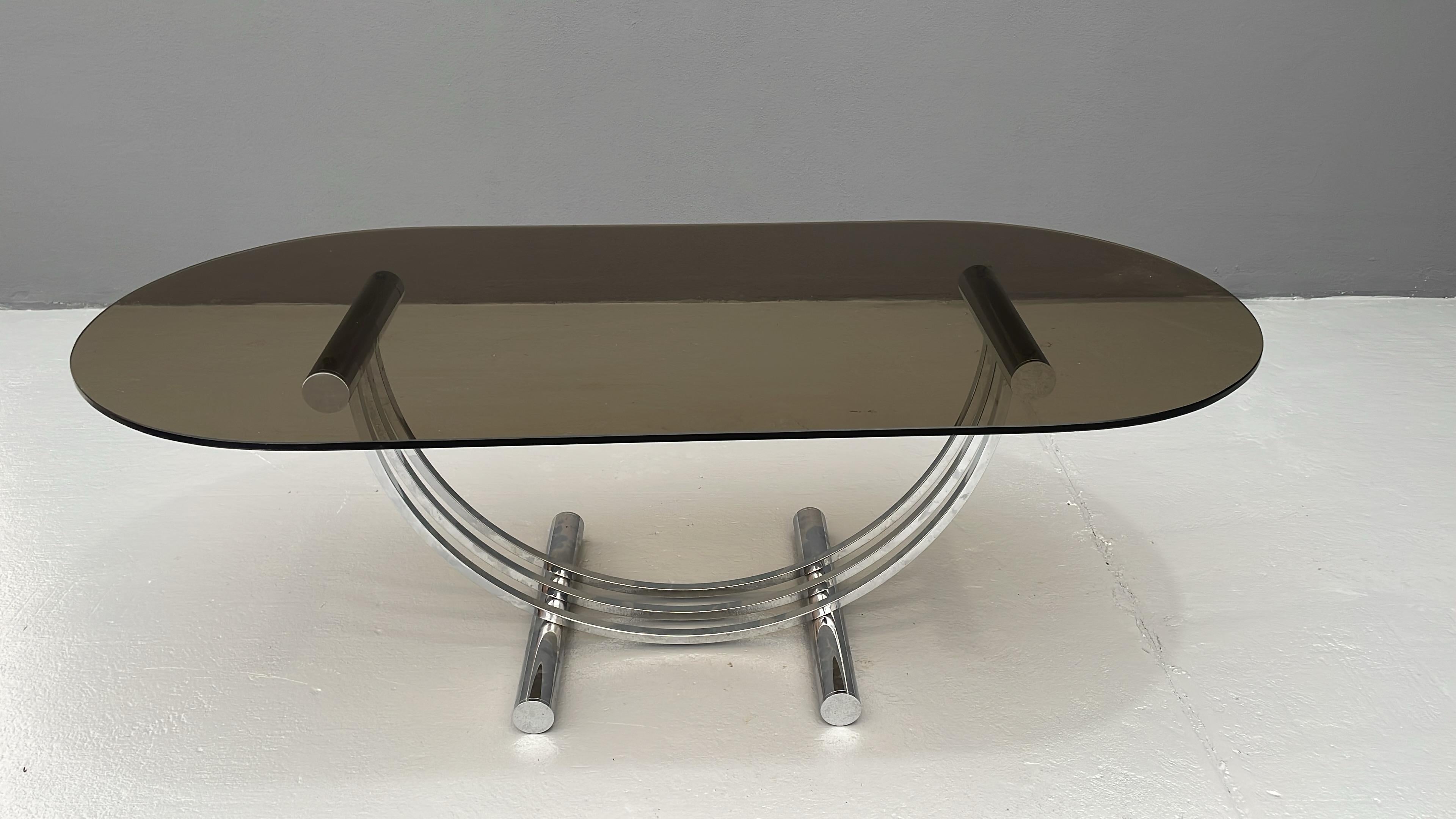 Hollywood Regency Tisch aus Messing und Chromglas von Renato Zevi für Banci Firenze, Italien, 1970er Jahre

Dieser außergewöhnliche Tisch wurde von Renato Zevi entworfen und von der renommierten italienischen Firma Banci Firenze hergestellt. Er ist