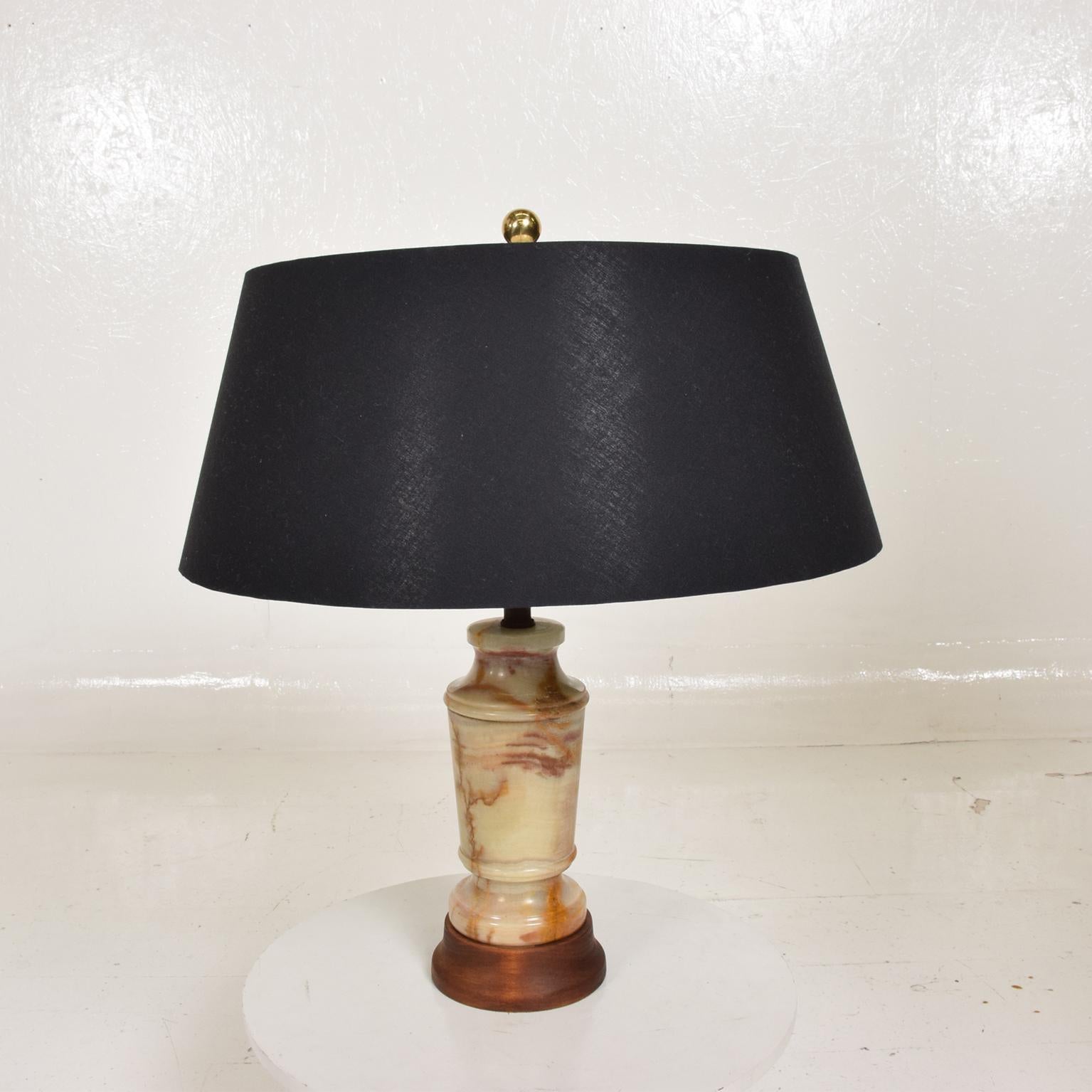 Hollywood Regency Table Lamp in Alabaster with Wood Base In Good Condition In Chula Vista, CA